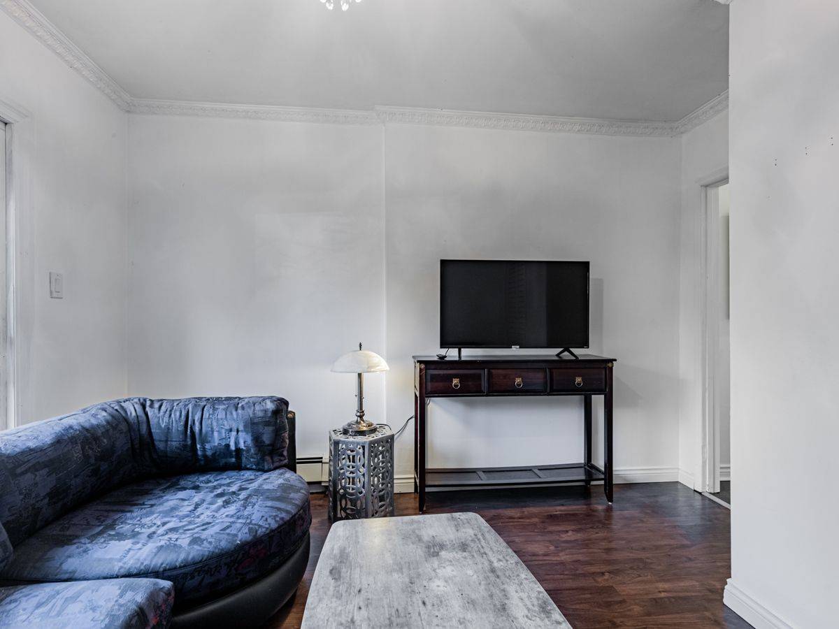 Toronto E08, ON M1M 2R5,110A Harewood AVE