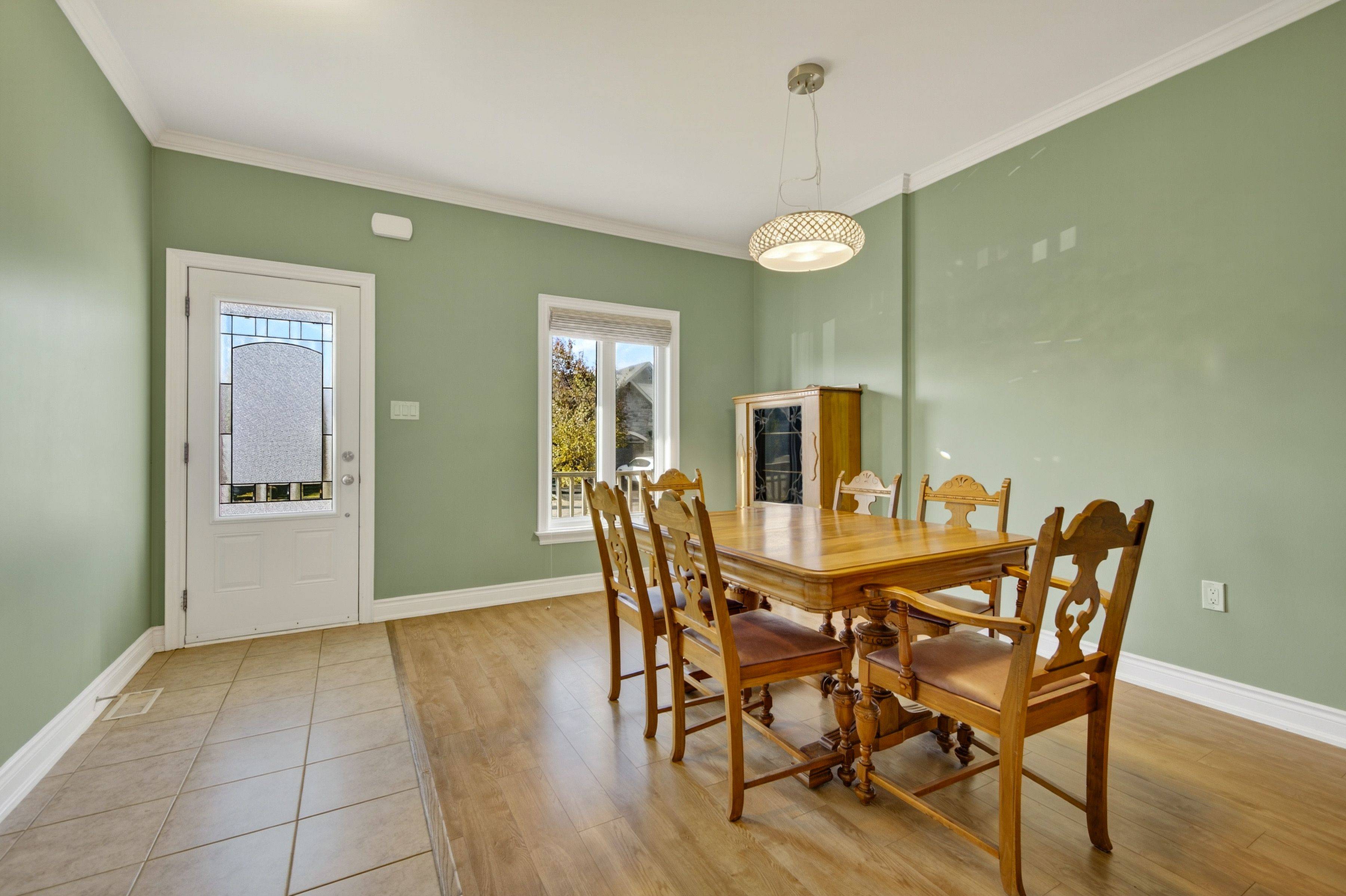 New Tecumseth, ON L9R 0K6,59 Kingsmere CRES