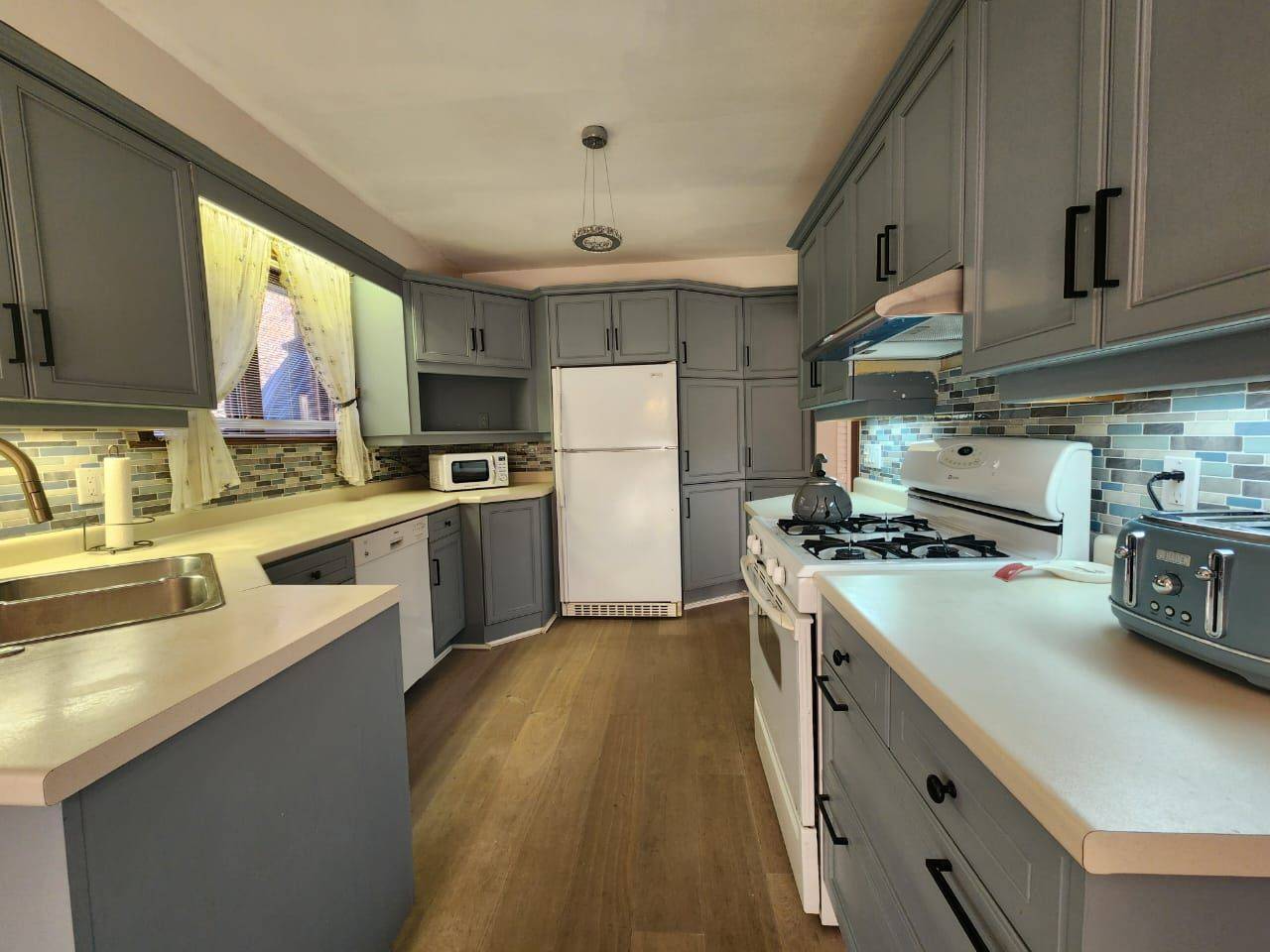 Aurora, ON L4G 2Y9,5 Cabot CT #Main floor