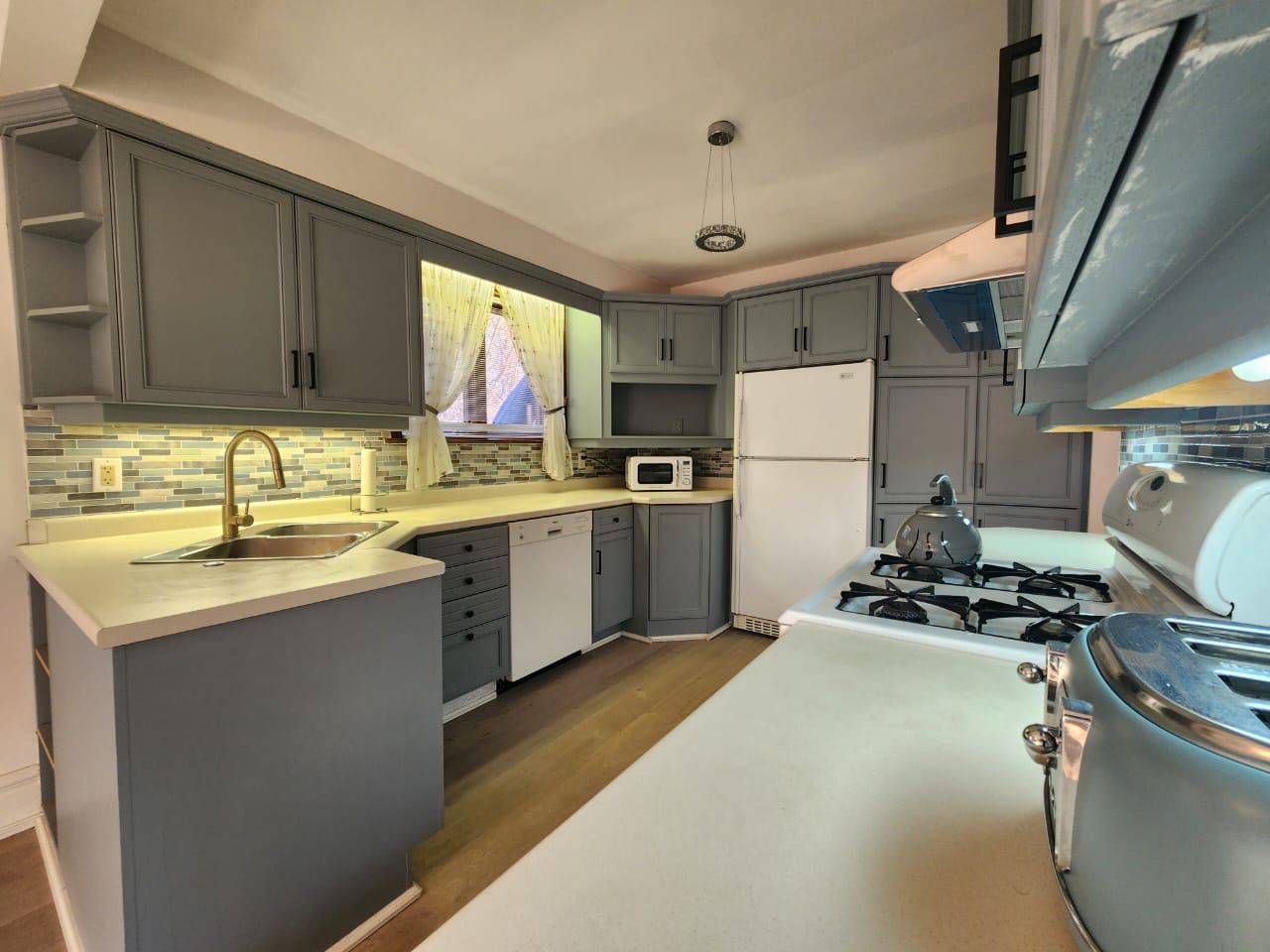 Aurora, ON L4G 2Y9,5 Cabot CT #Main floor