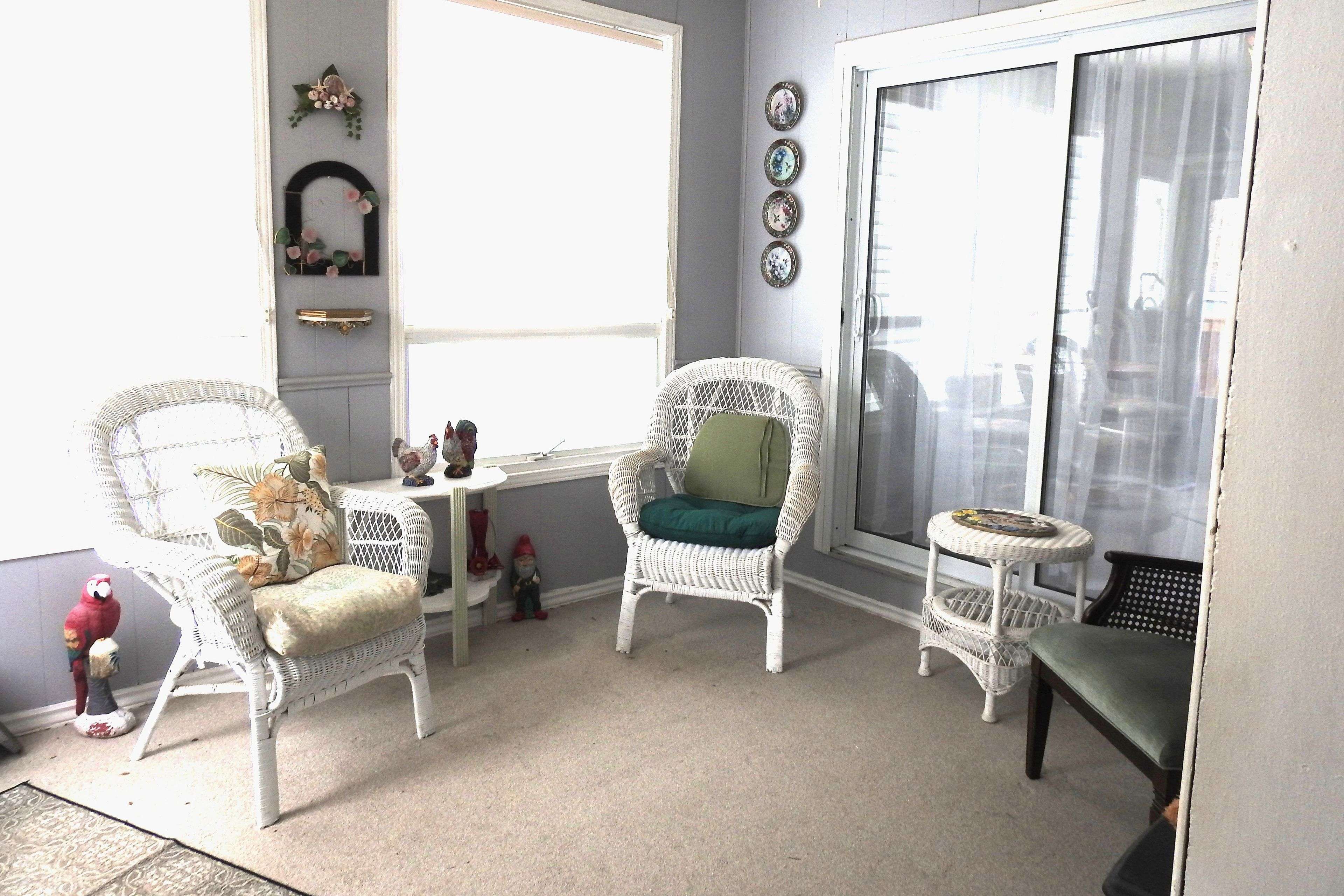 Oro-medonte, ON L3V 0P9,8 Claremont CRES