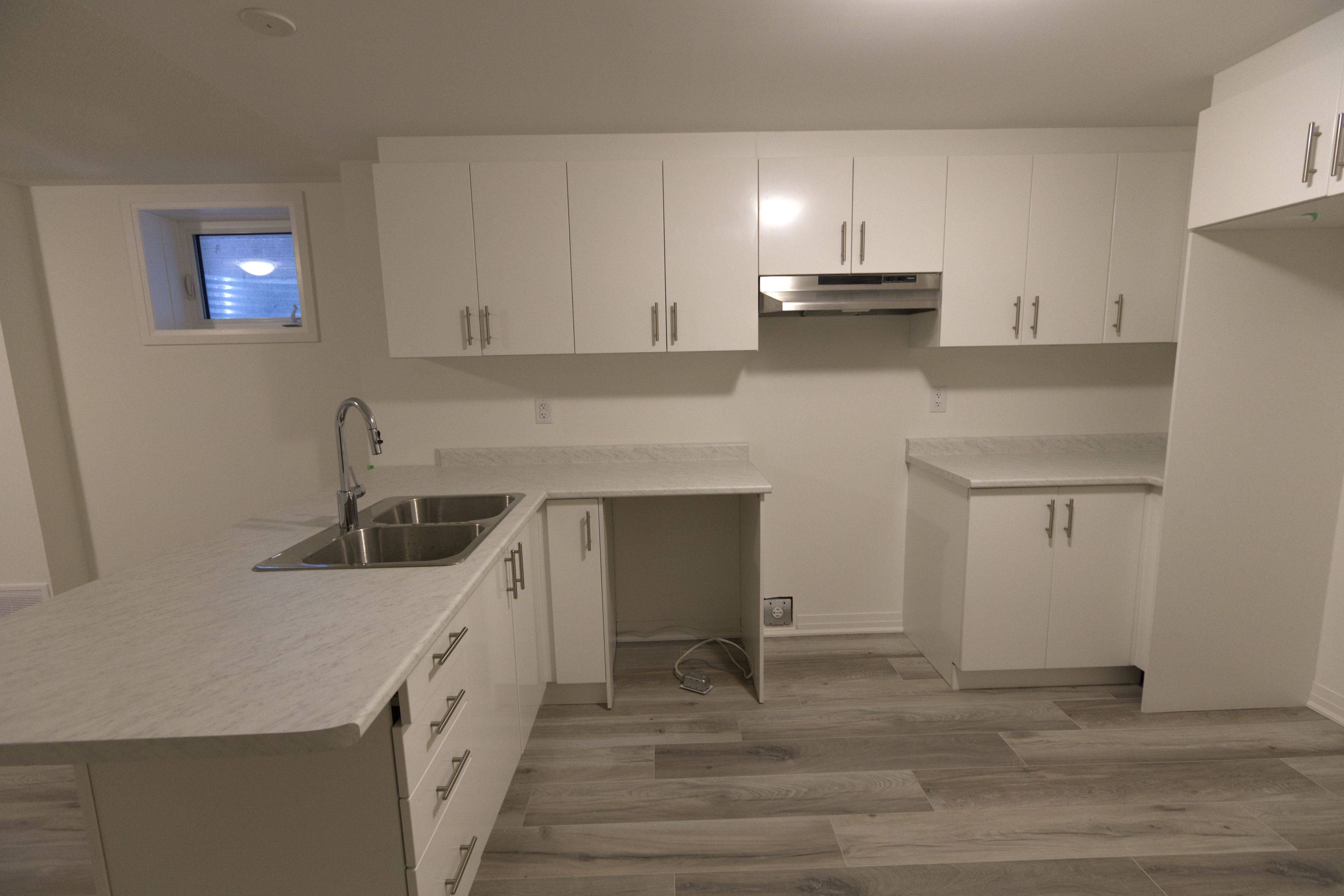 Barrie, ON L9J 0K4,37 Sheppard DR