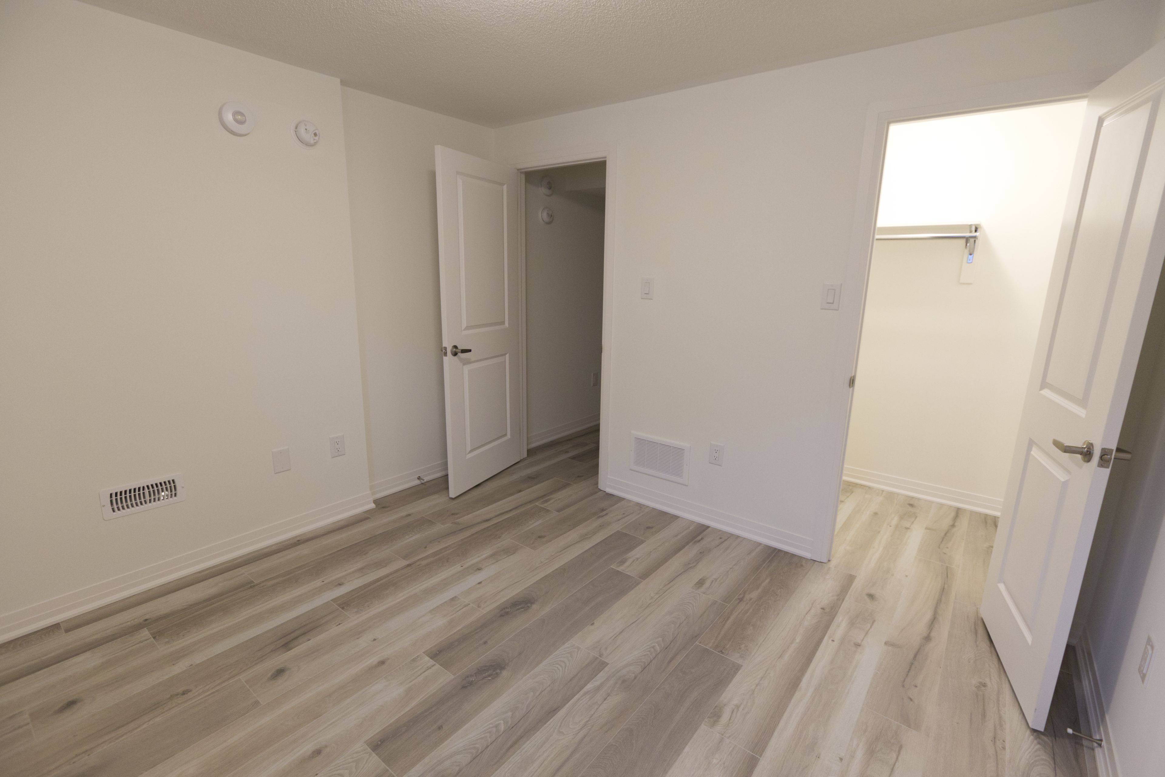 Barrie, ON L9J 0K4,37 Sheppard DR