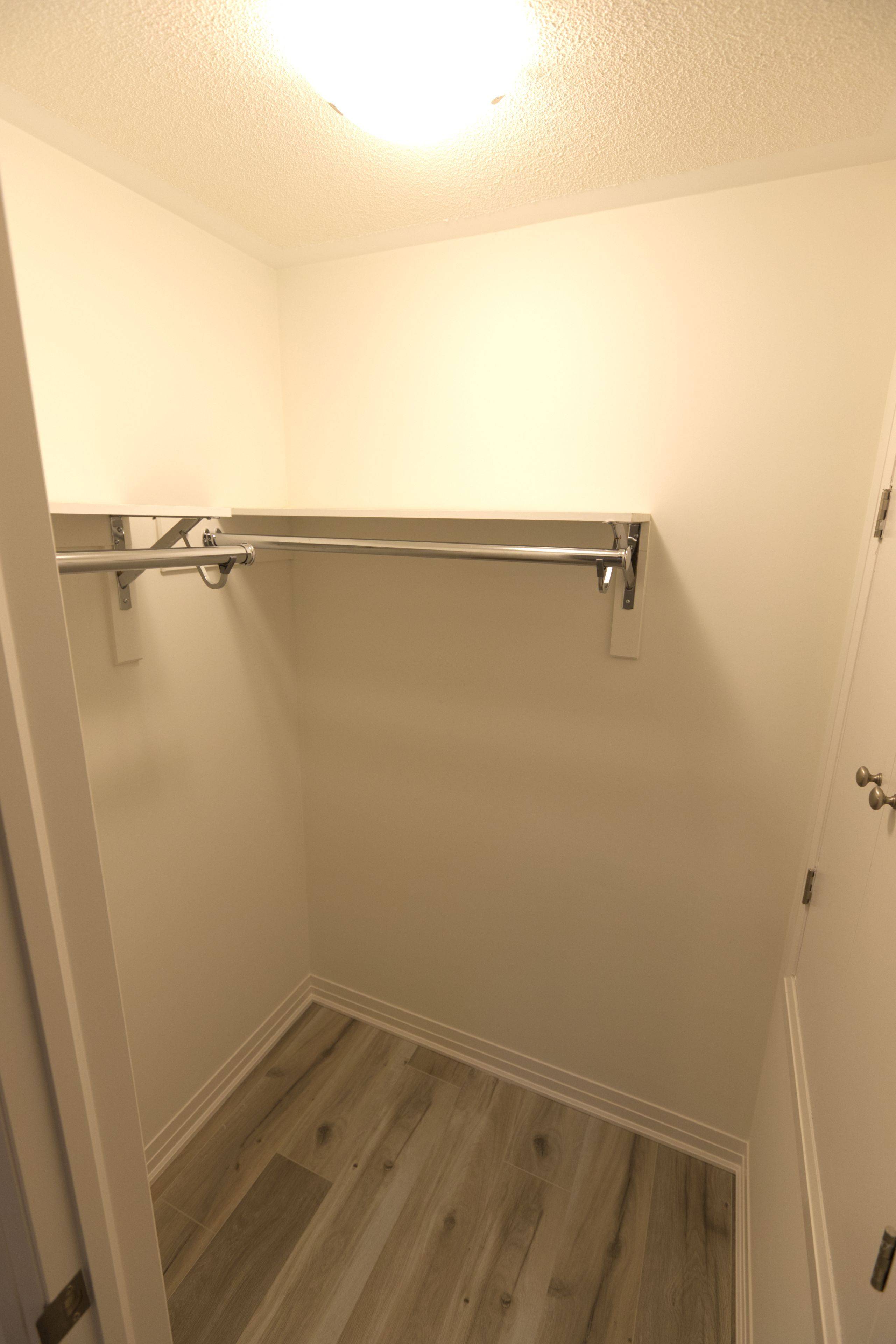 Barrie, ON L9J 0K4,37 Sheppard DR