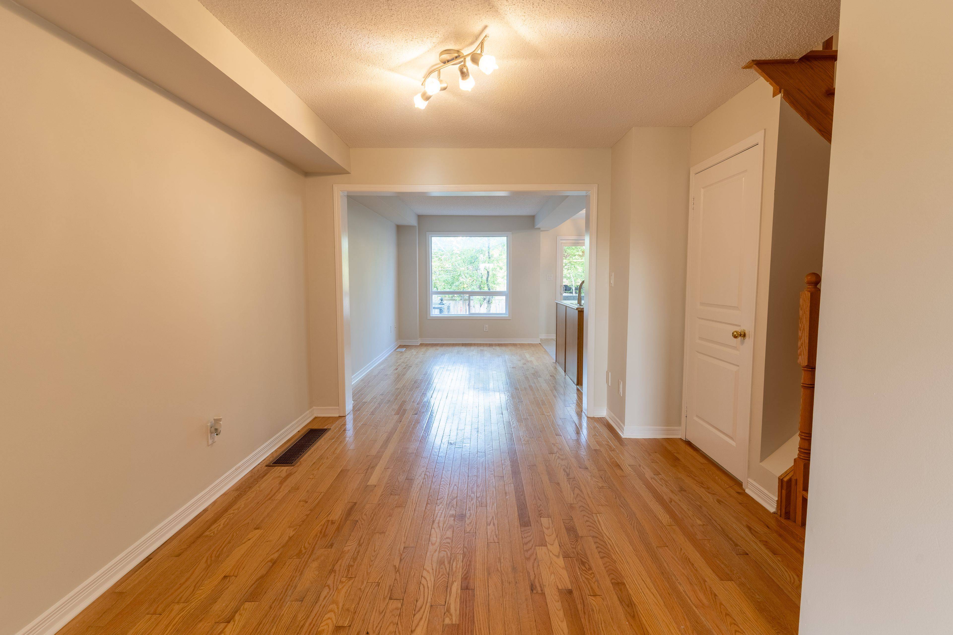 Barrie, ON L4M 0C8,89 Winchester TER