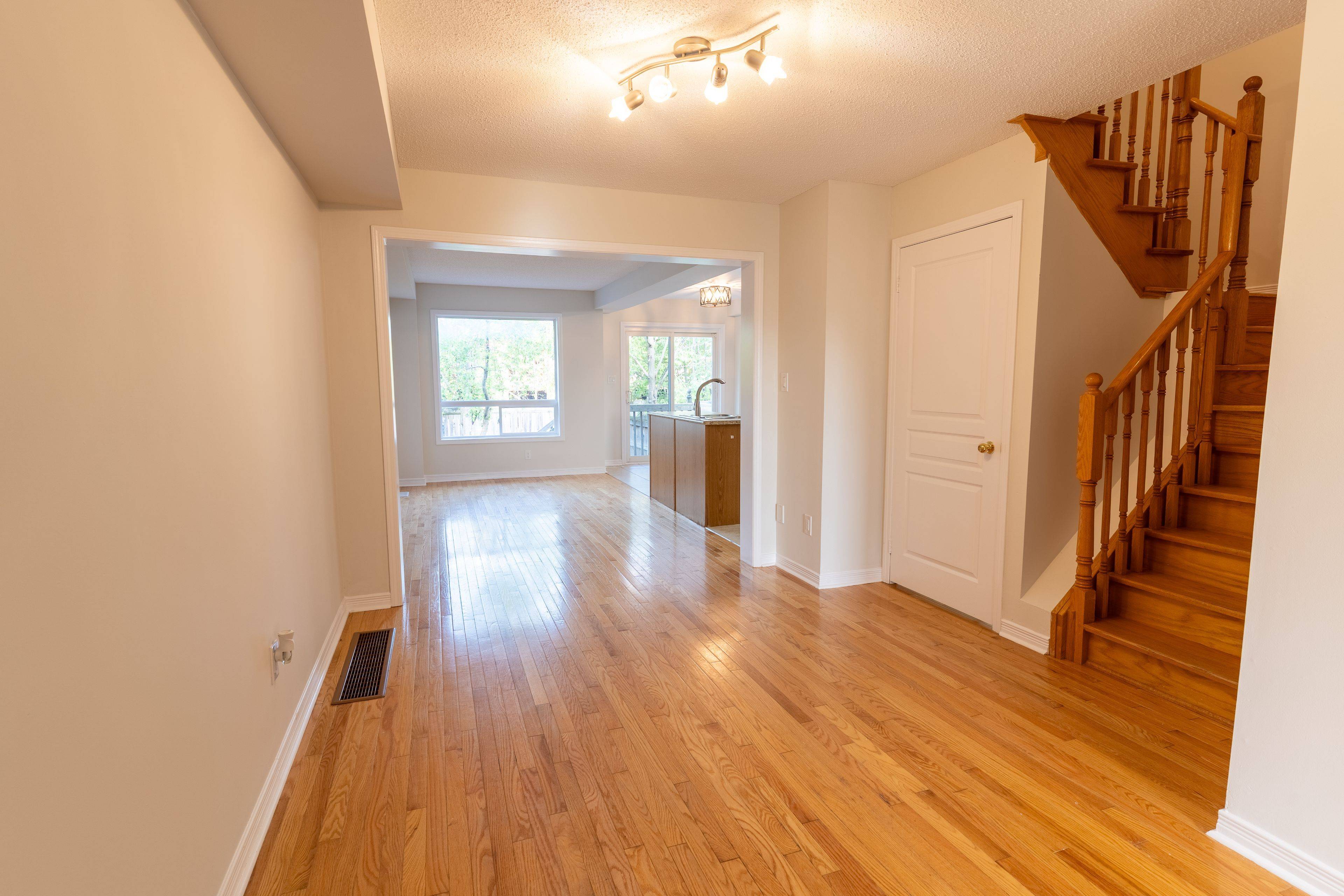 Barrie, ON L4M 0C8,89 Winchester TER