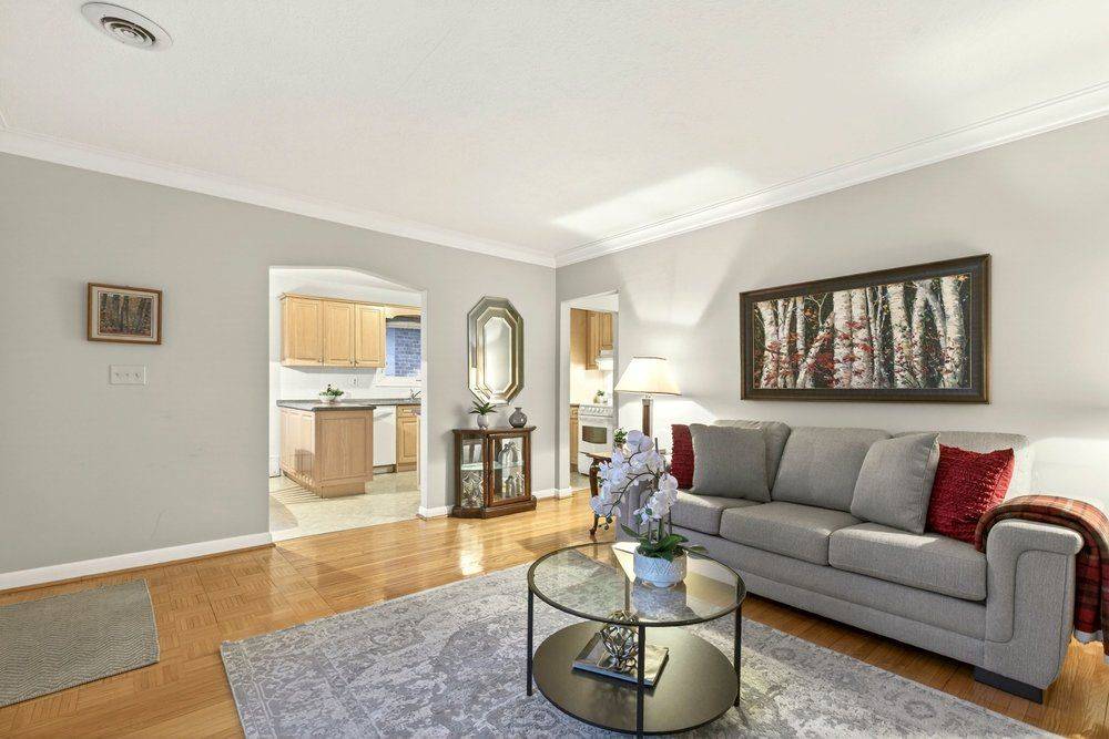 Mississauga, ON L5G 3Z9,1540 Trotwood AVE