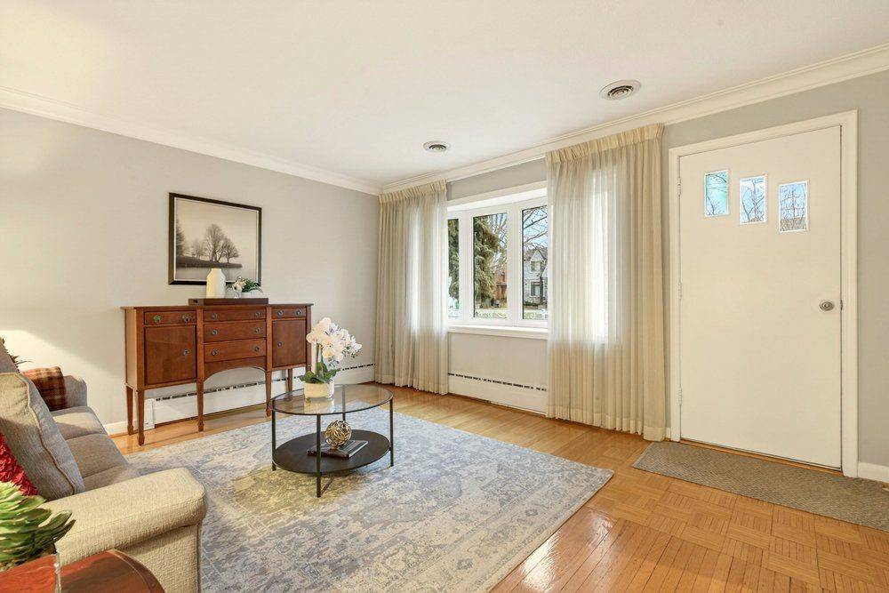 Mississauga, ON L5G 3Z9,1540 Trotwood AVE