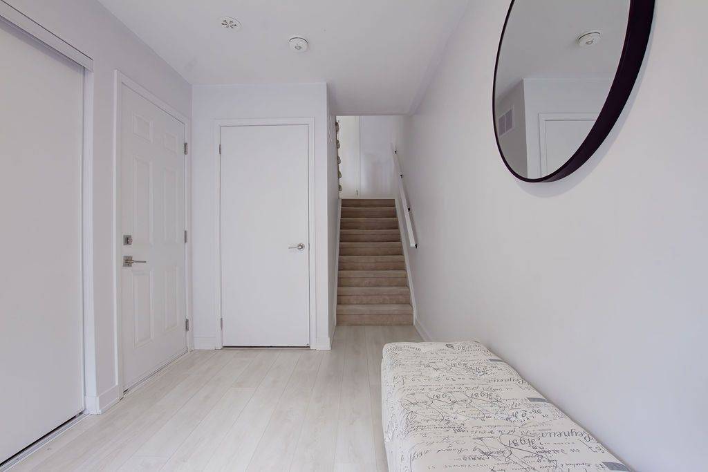 Burlington, ON L7T 4A8,1121 Cooke BLVD #23