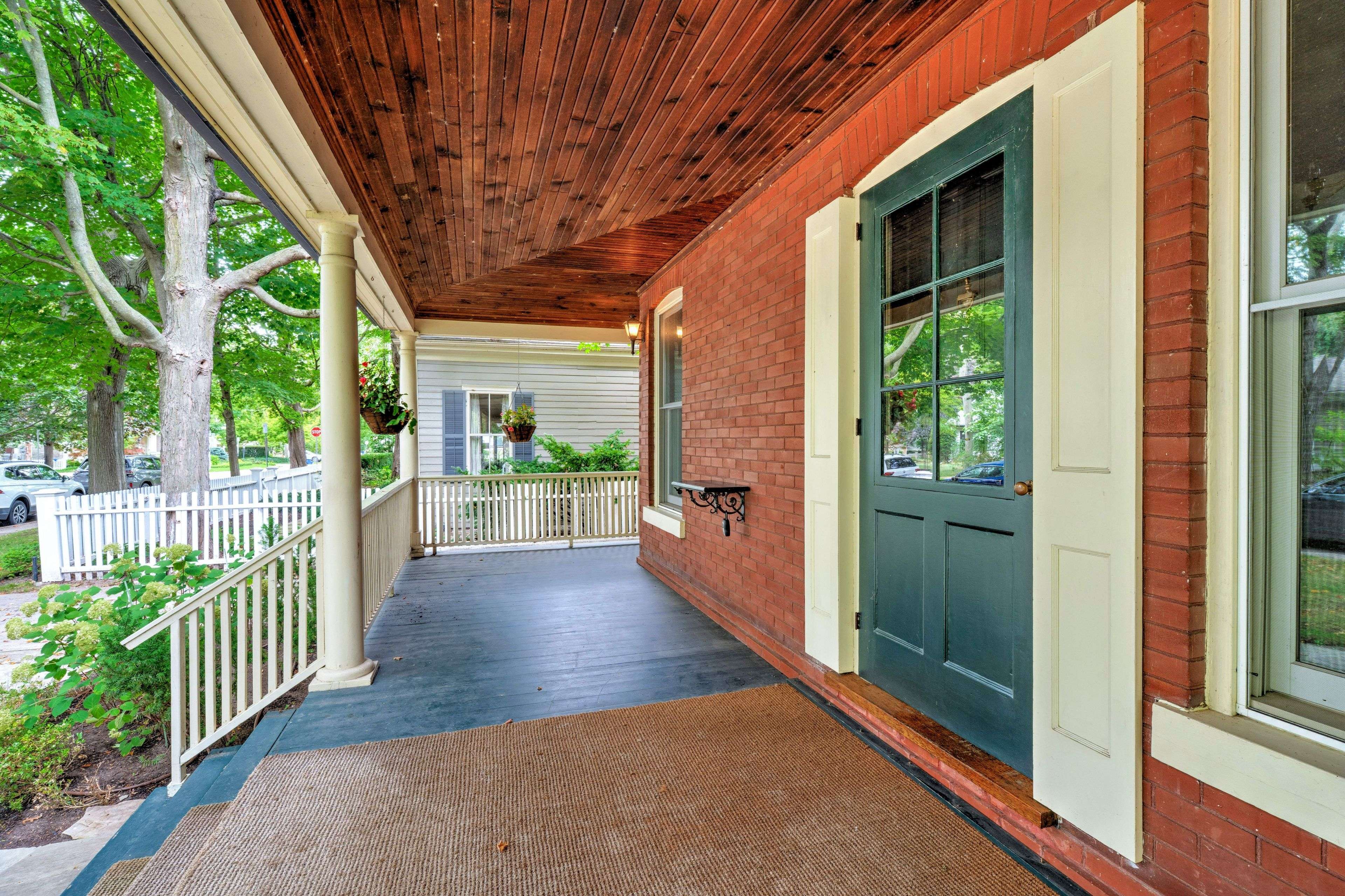 Oakville, ON L6J 1E4,302 William ST