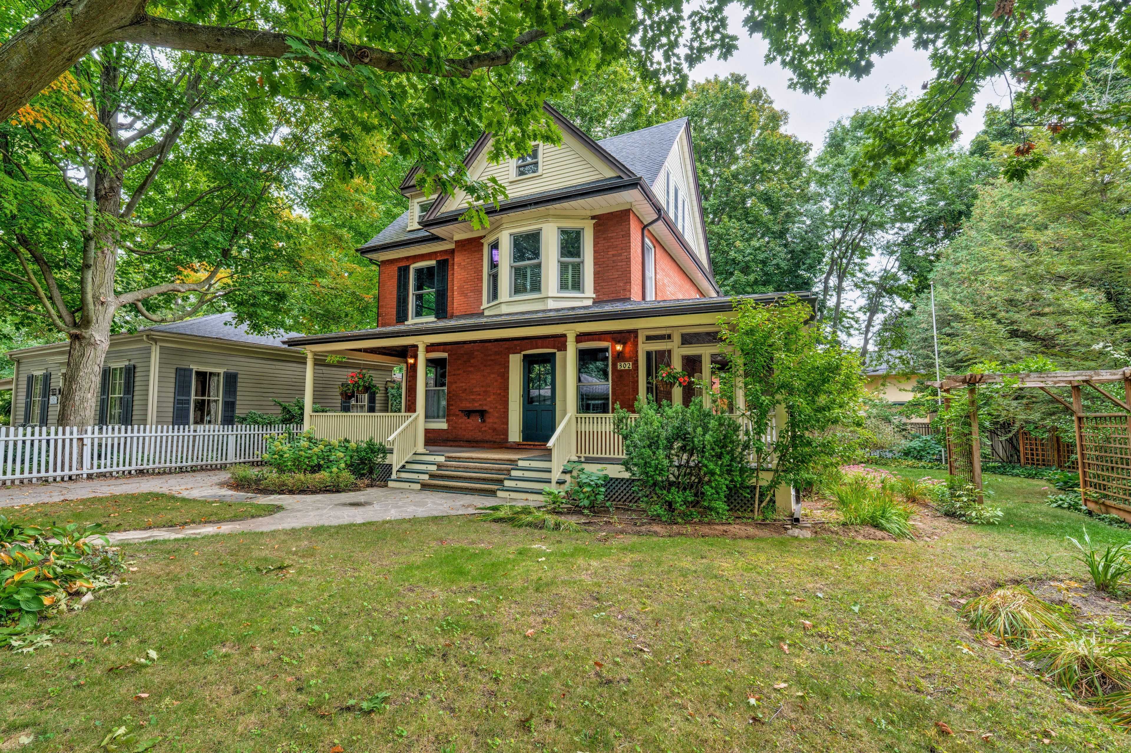 Oakville, ON L6J 1E4,302 William ST