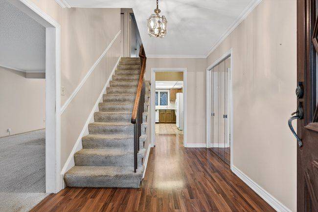 Oakville, ON L6J 6A8,179 Digby RD