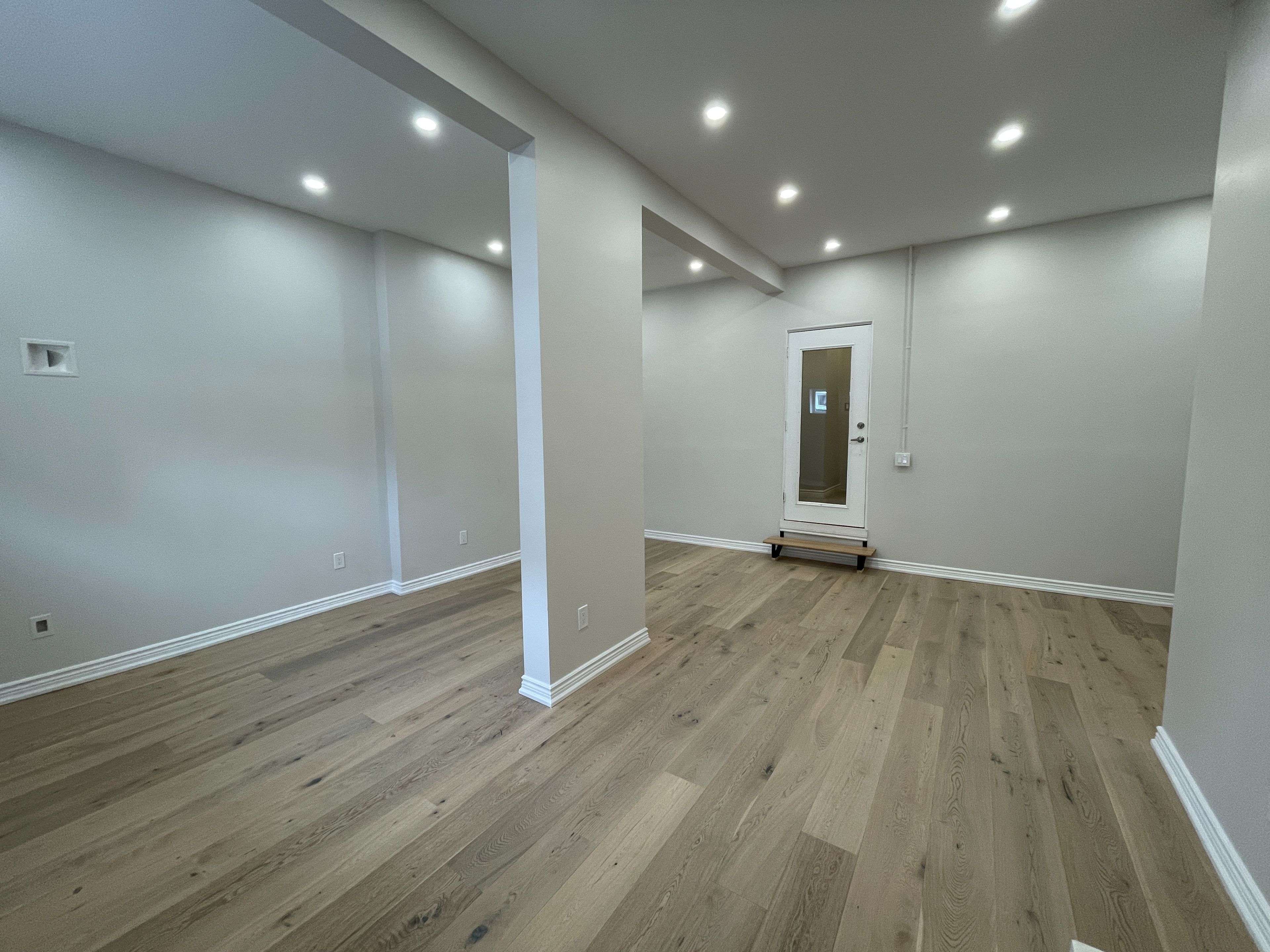 Mississauga, ON L5G 1E3,94 Lakeshore RD E