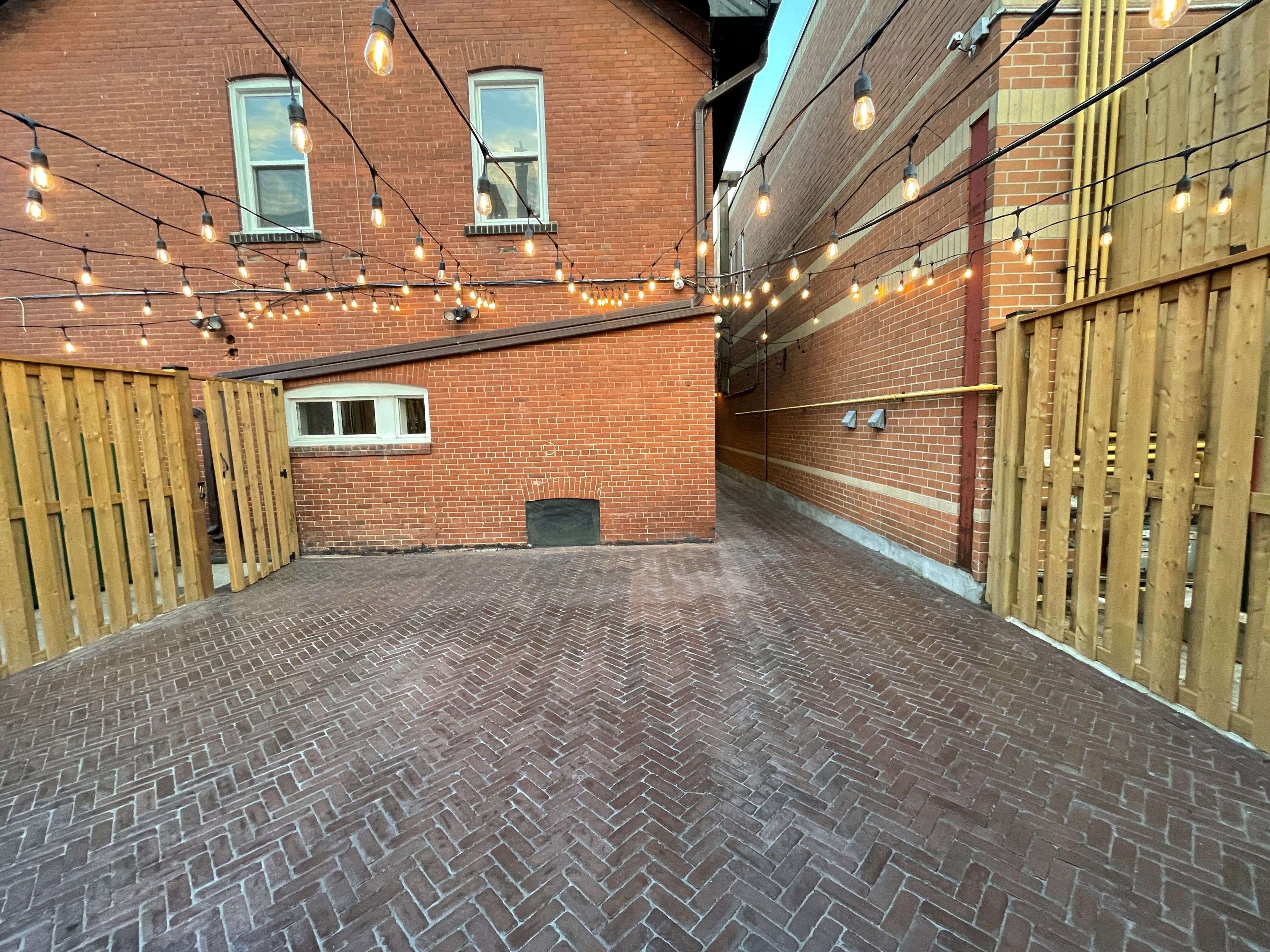 Mississauga, ON L5G 1E3,94 Lakeshore RD E