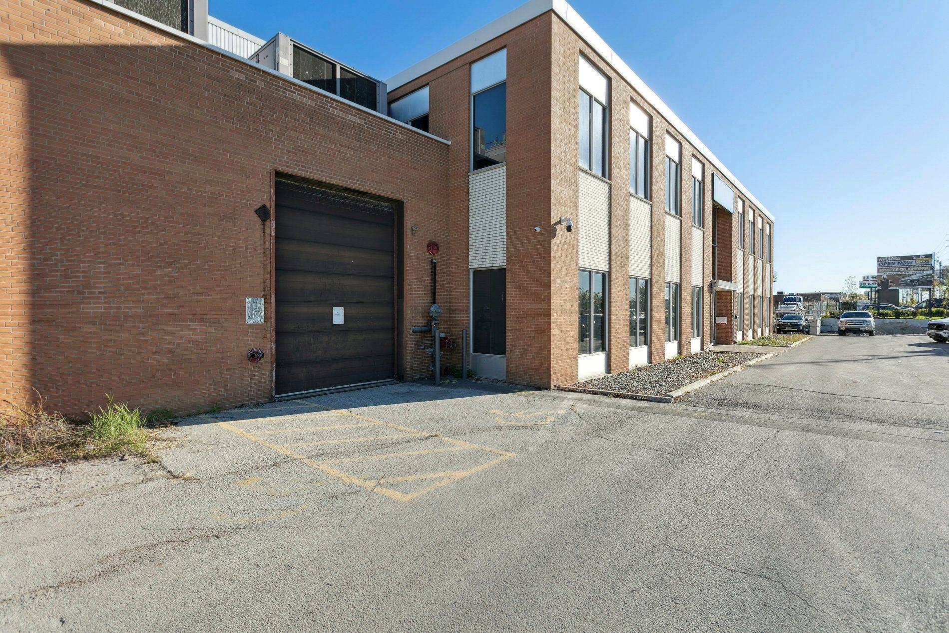 Toronto W10, ON M9W 1R2,260 Rexdale BLVD