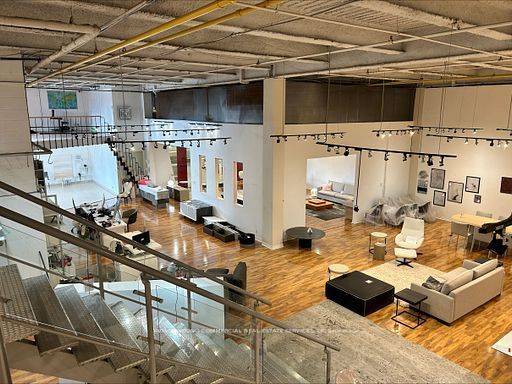 Toronto W04, ON M6A 1C8,1020 Lawrence AVE W #102