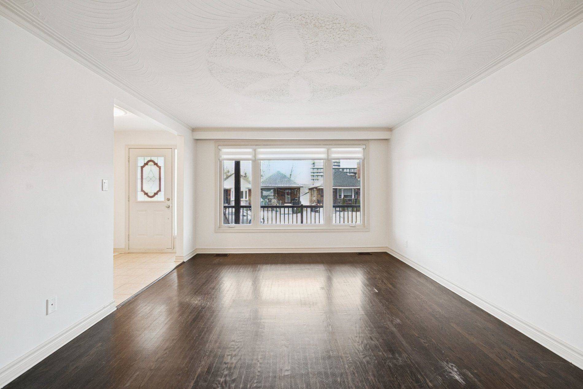 Toronto W04, ON M6E 2M5,94 Belgravia AVE