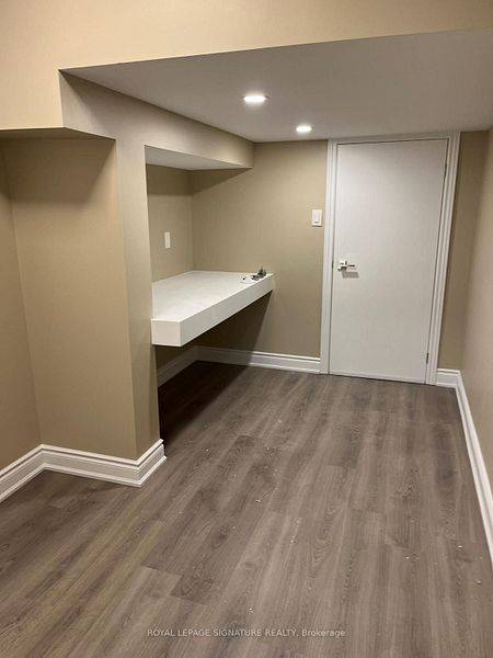Brampton, ON L6Y 6C5,22 Temple Manor RD #Basement