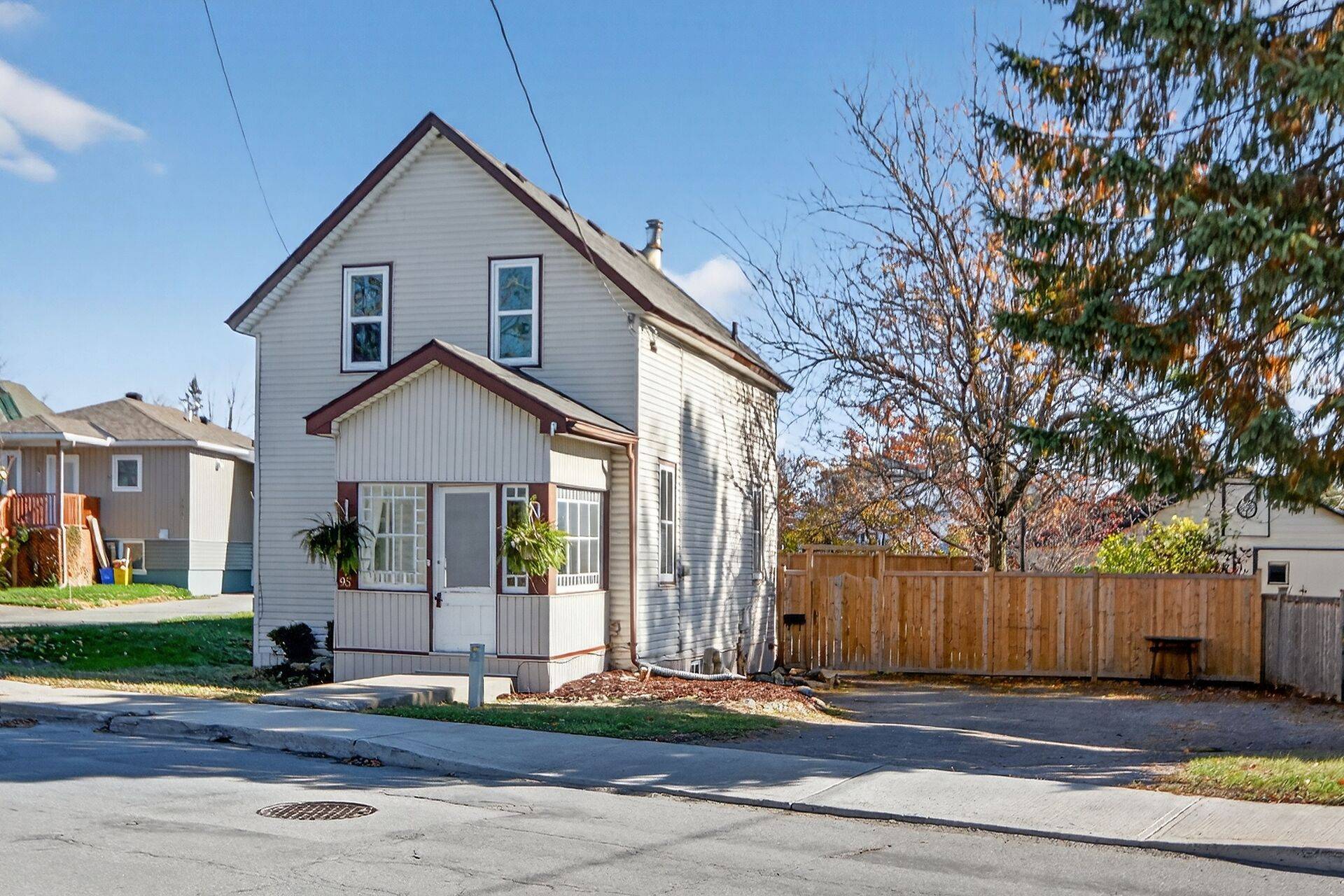 Mississippi Mills, ON K0A 1A0,95 Main ST E