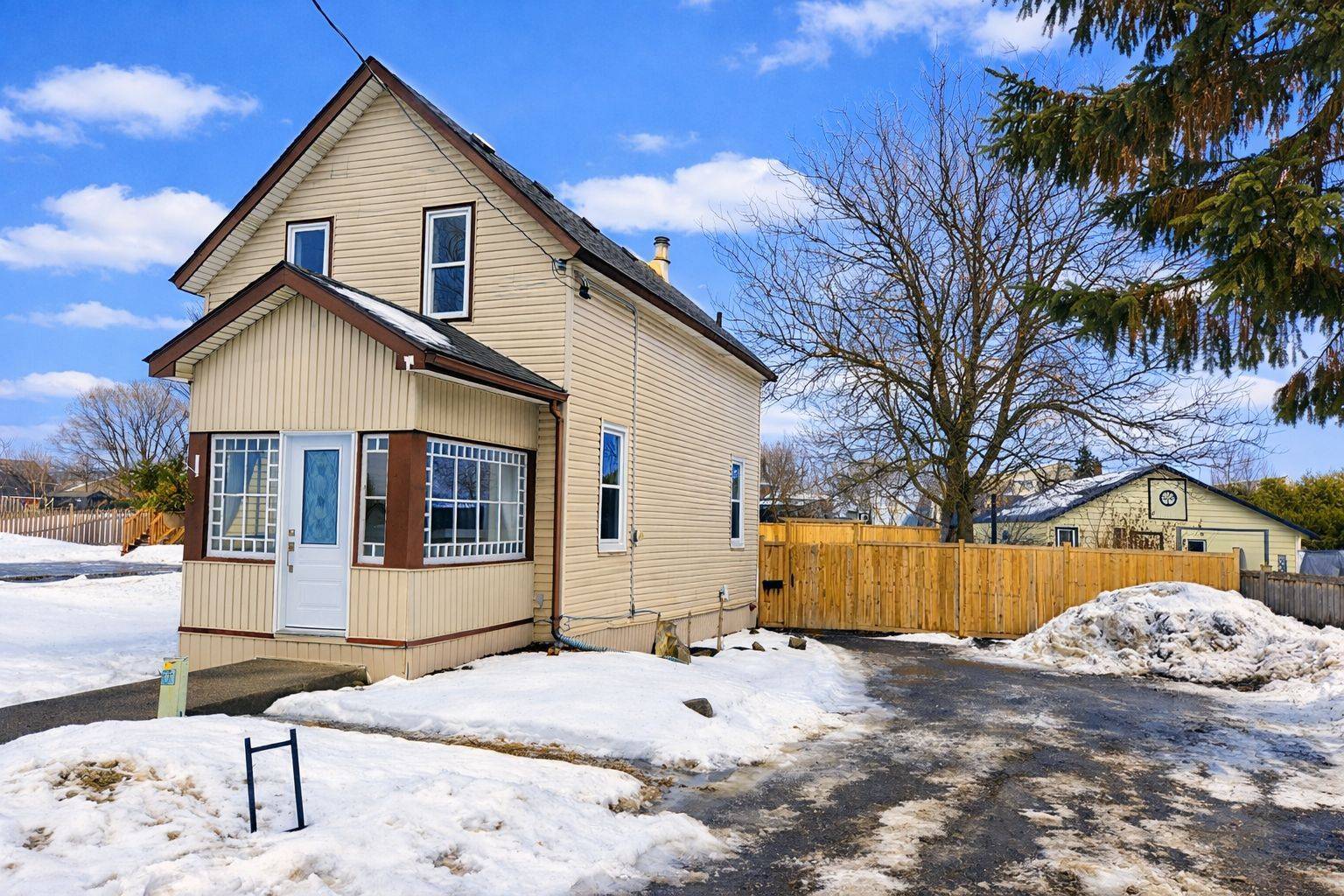 Mississippi Mills, ON K0A 1A0,95 Main ST E