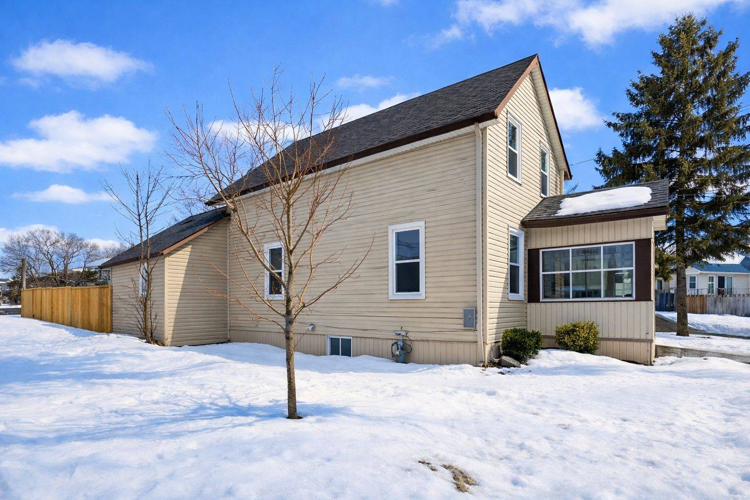 Mississippi Mills, ON K0A 1A0,95 Main ST E