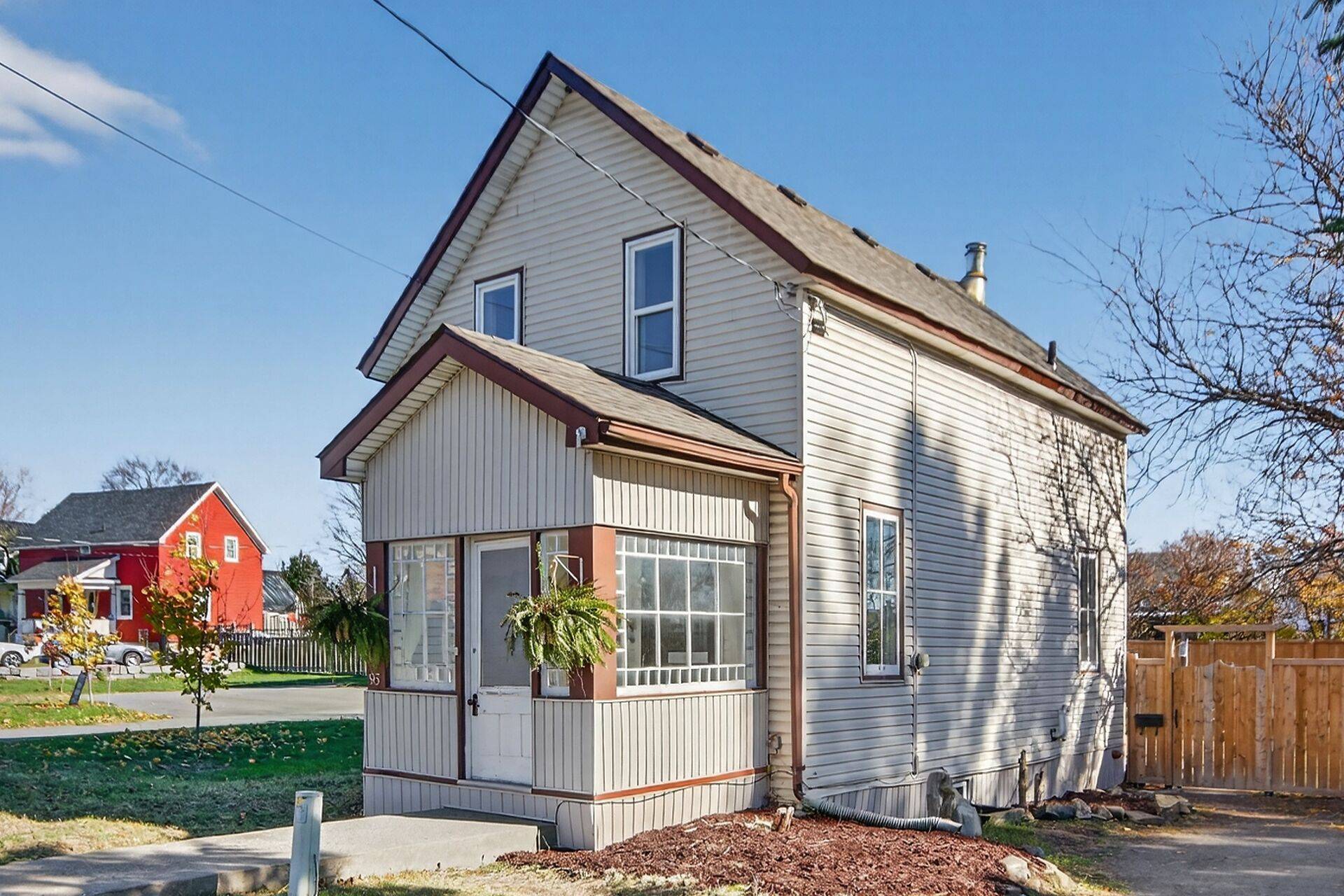 Mississippi Mills, ON K0A 1A0,95 Main ST E