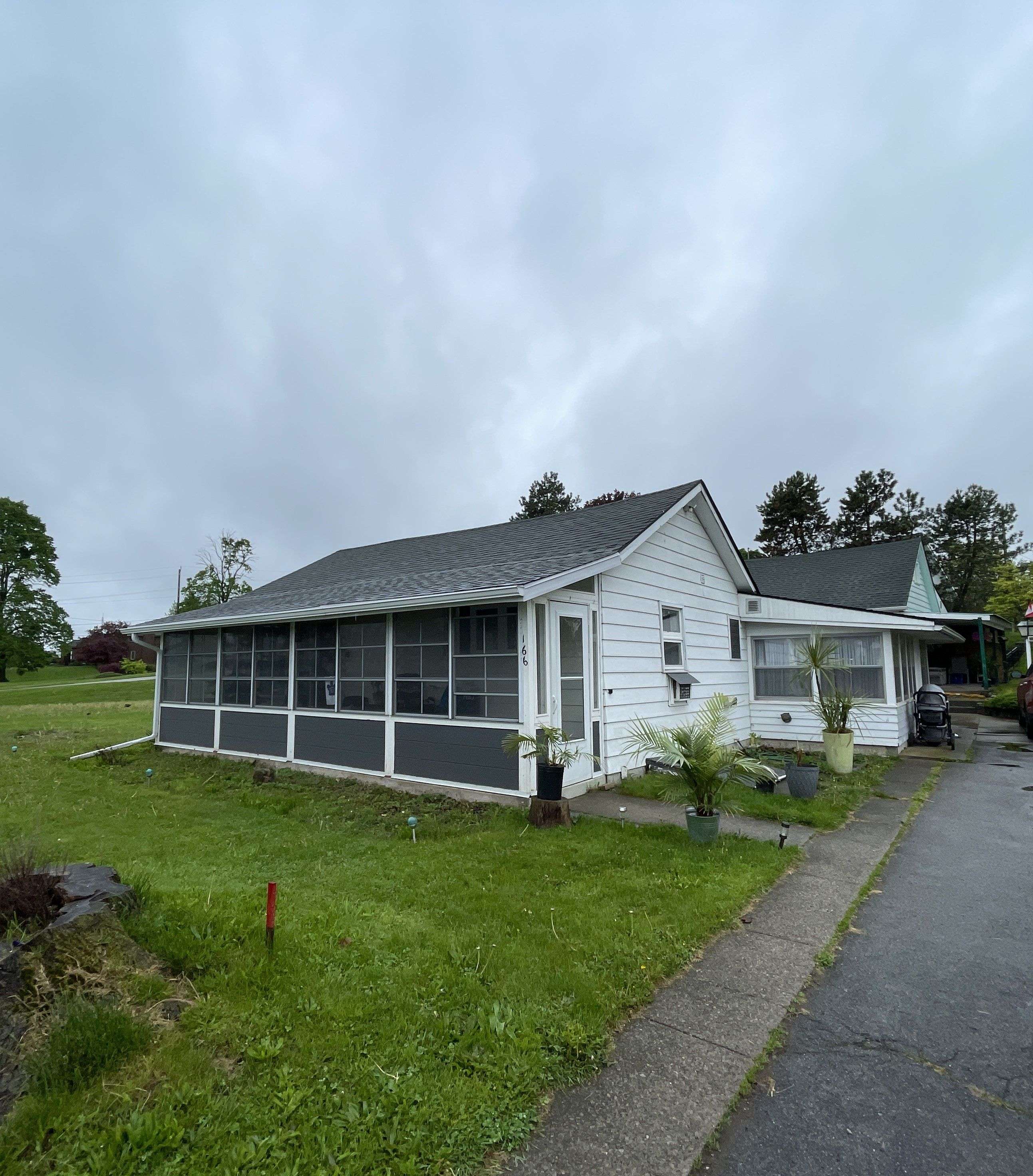 Fort Erie, ON L2A 1B2,166 Lakeshore RD