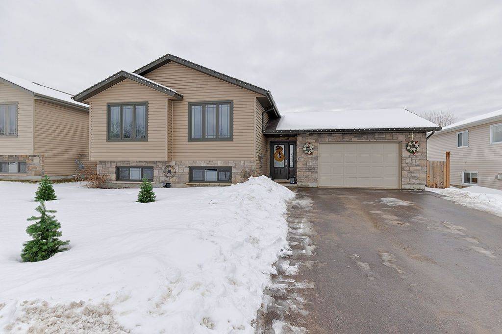 Petawawa, ON K8H 0A1,26 Morning Star ST