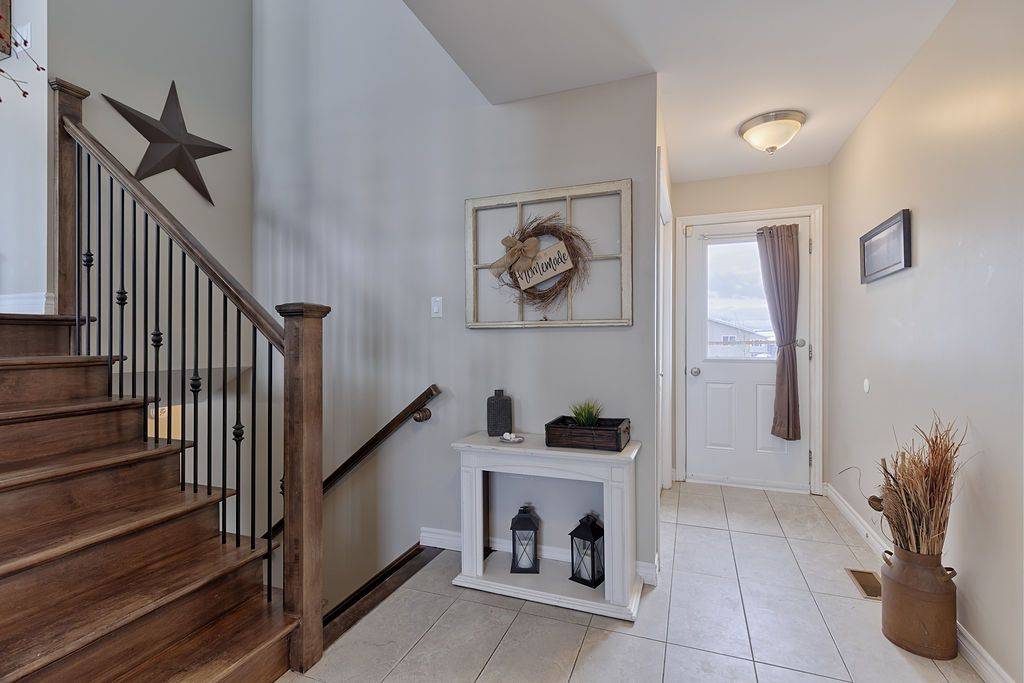 Petawawa, ON K8H 0A1,26 Morning Star ST