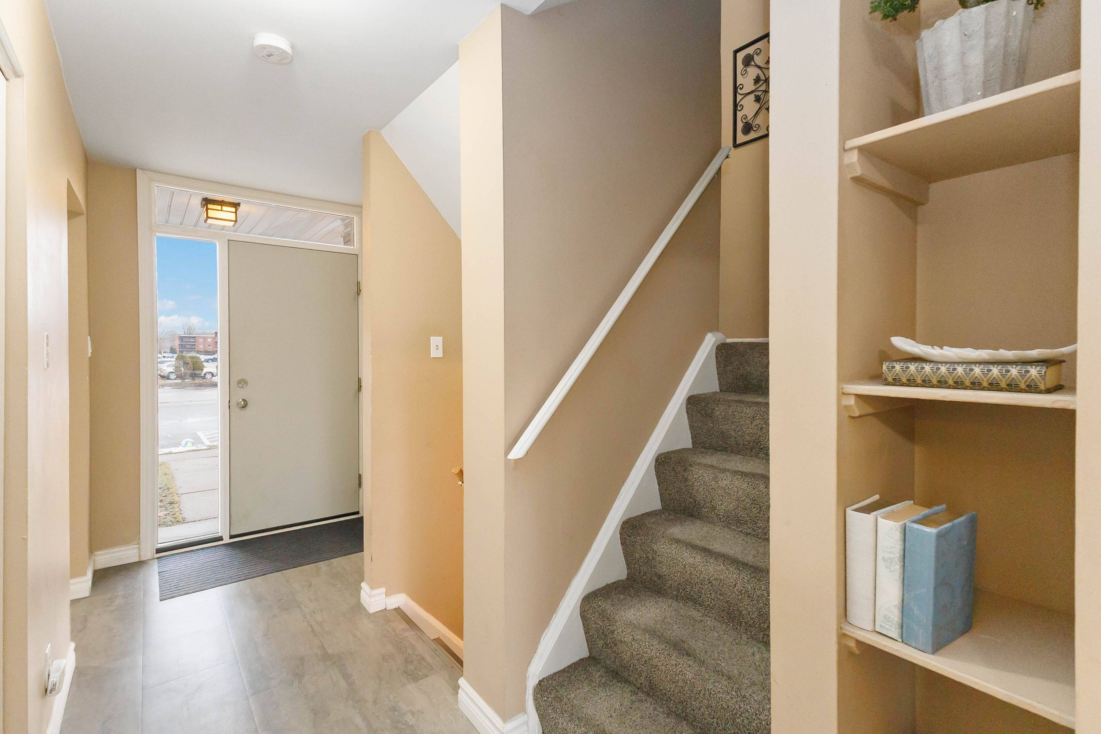 London East, ON N5Y 1T9,165 Boullee ST #7