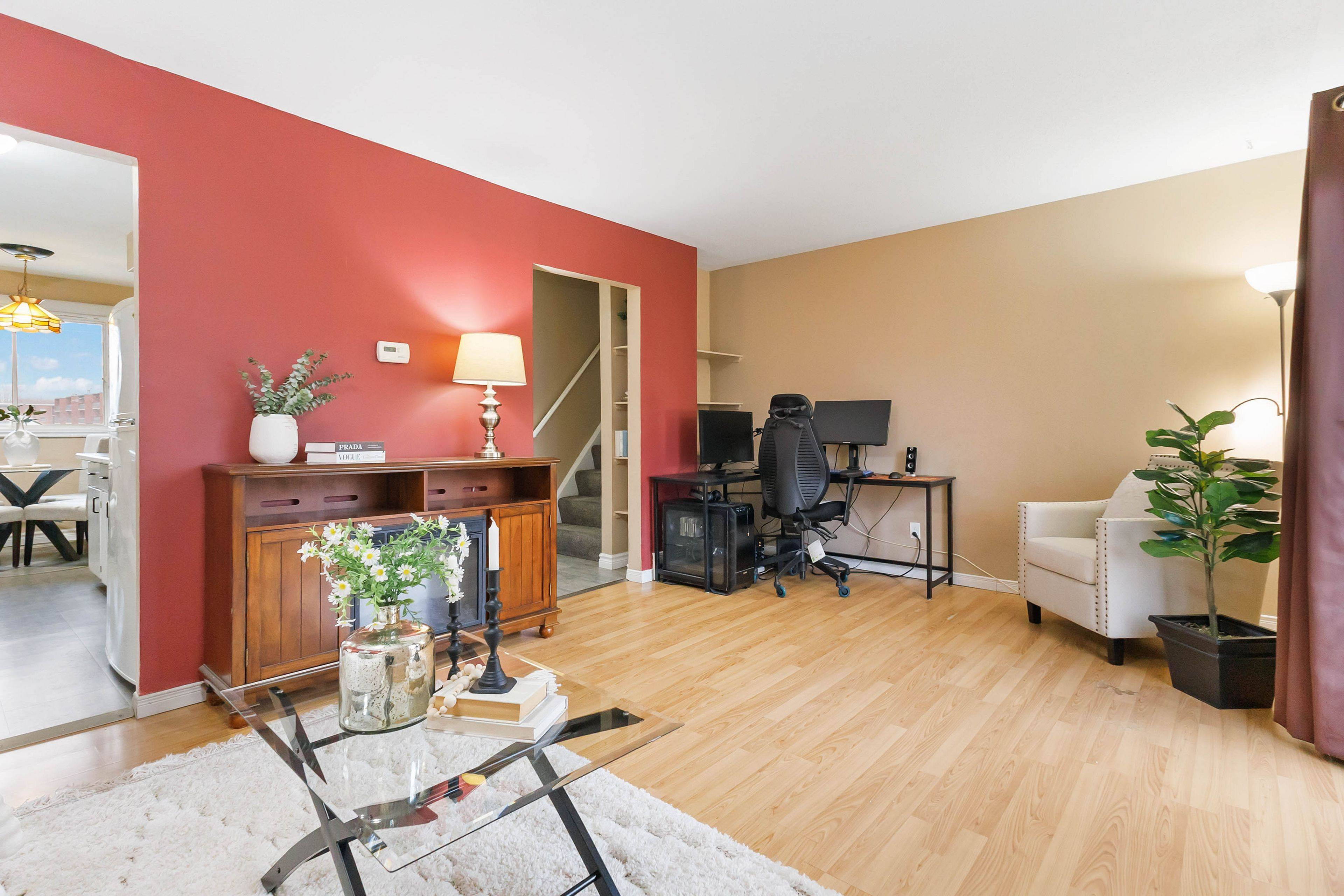 London East, ON N5Y 1T9,165 Boullee ST #7