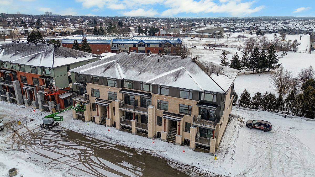 Barrhaven, ON K2J 4S3,1027 Silhouette Private