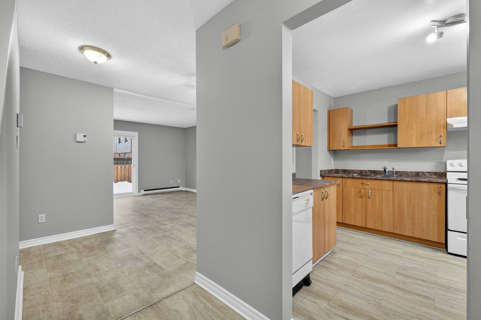 Blossom Park - Airport And Area, ON K1T 1S3,3219 Stockton DR