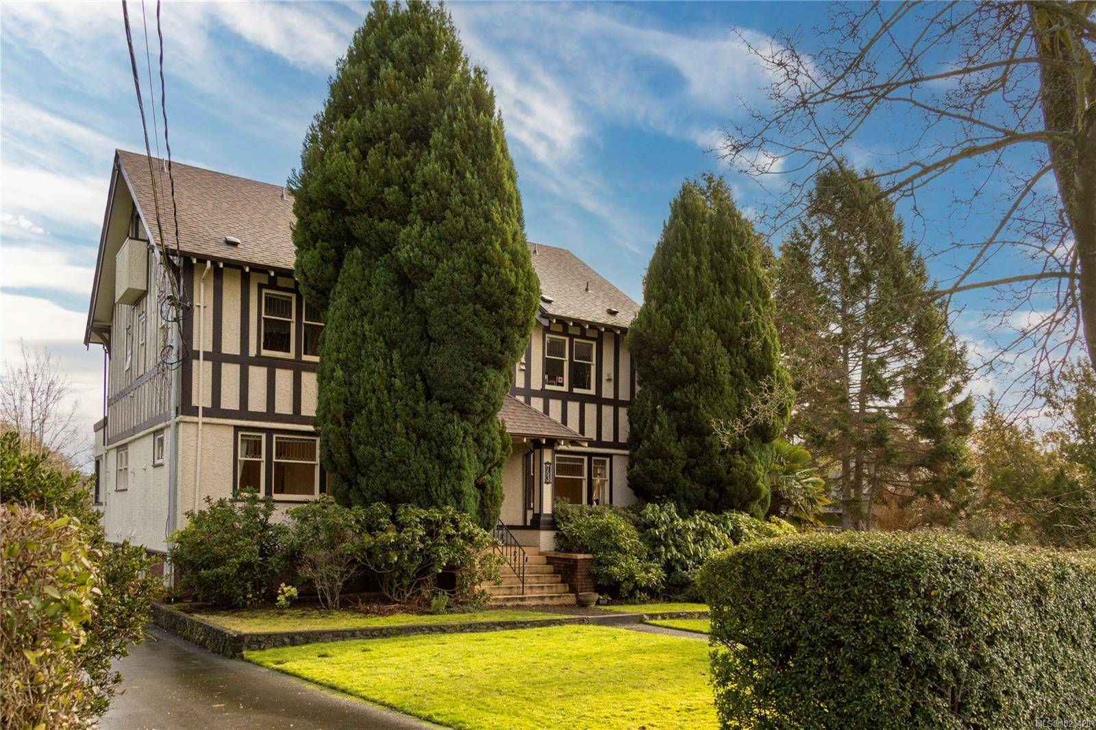 Victoria, BC V8S 3R3,753 Pemberton Rd #1