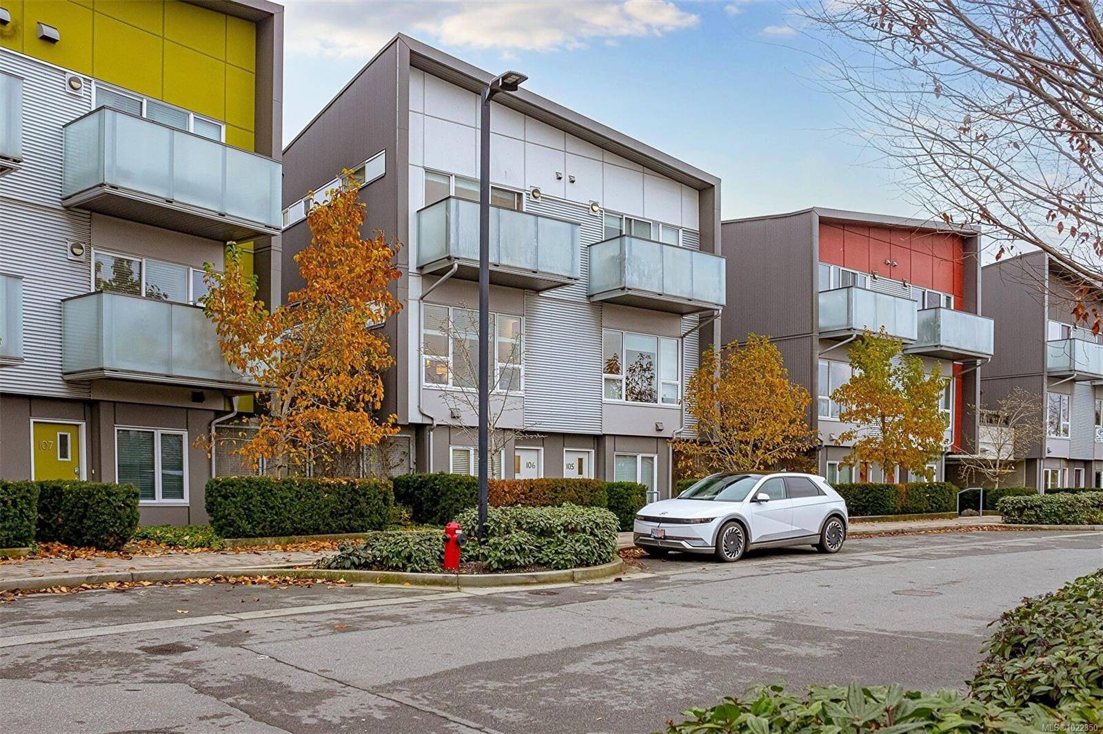 Victoria, BC V9A 0G7,770 Central Spur Rd #106