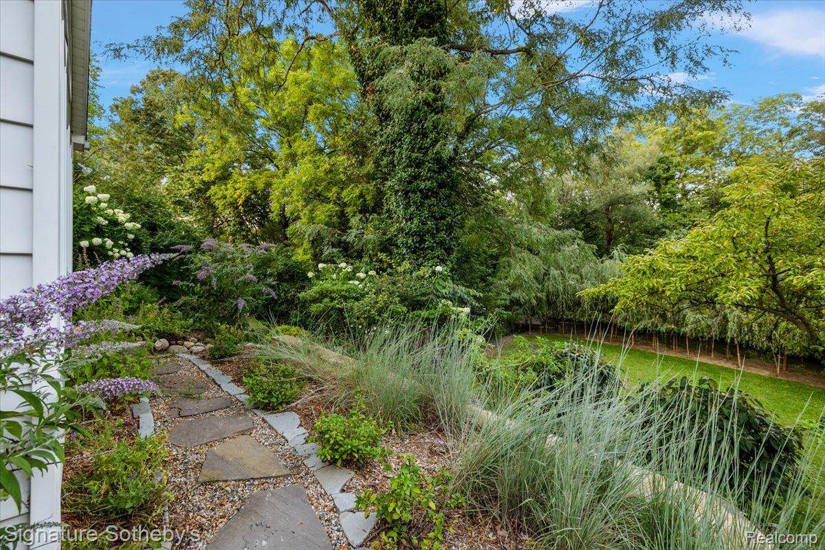 Beverly Hills, MI 48025,22601 Highbank DR