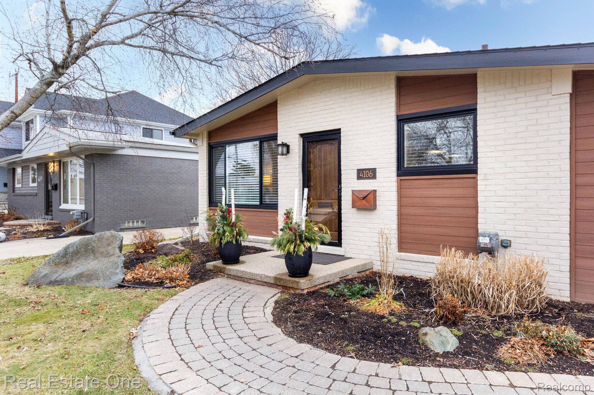 Royal Oak, MI 48073,4106 Edgeland AVE