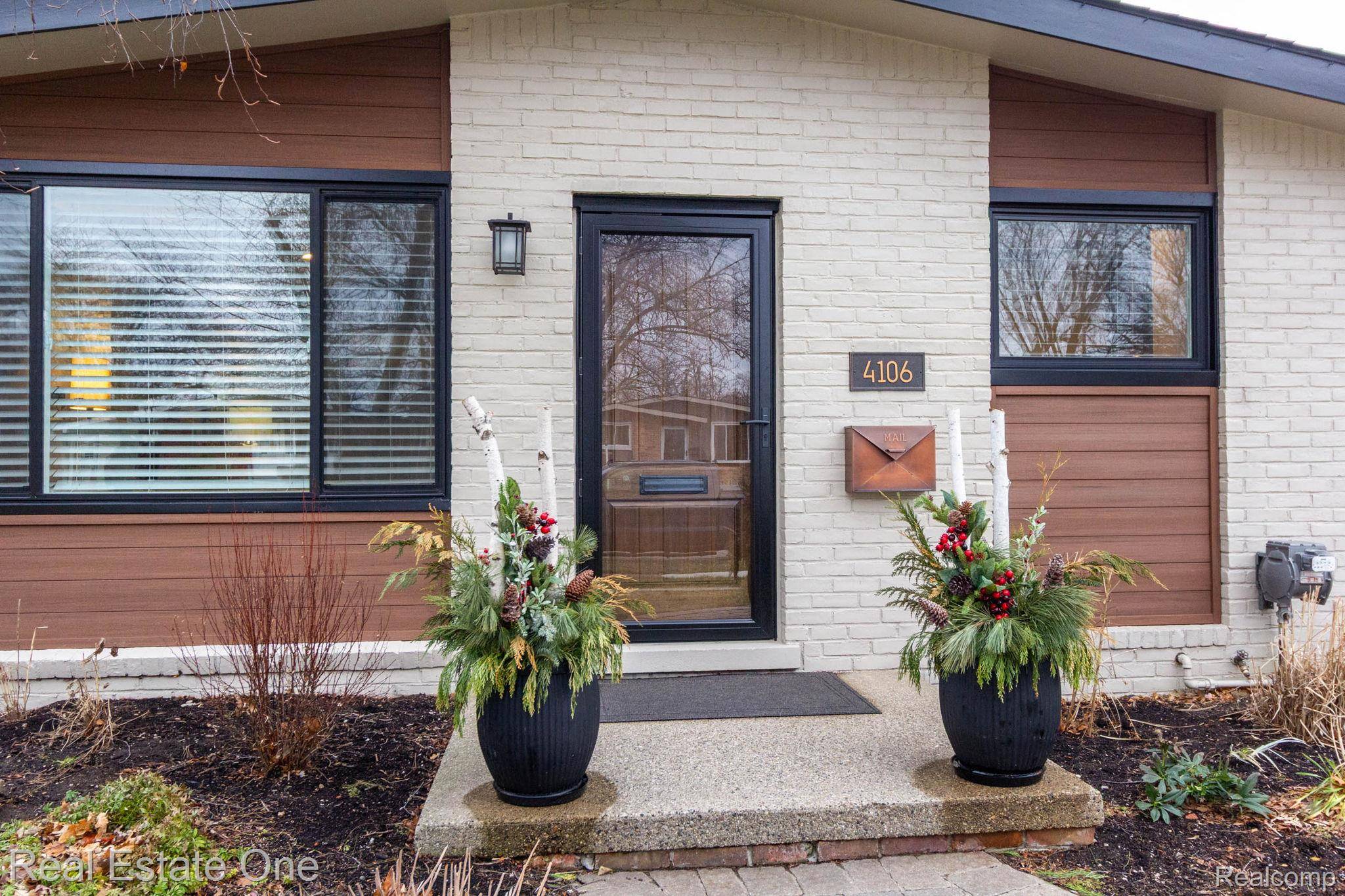 Royal Oak, MI 48073,4106 Edgeland AVE