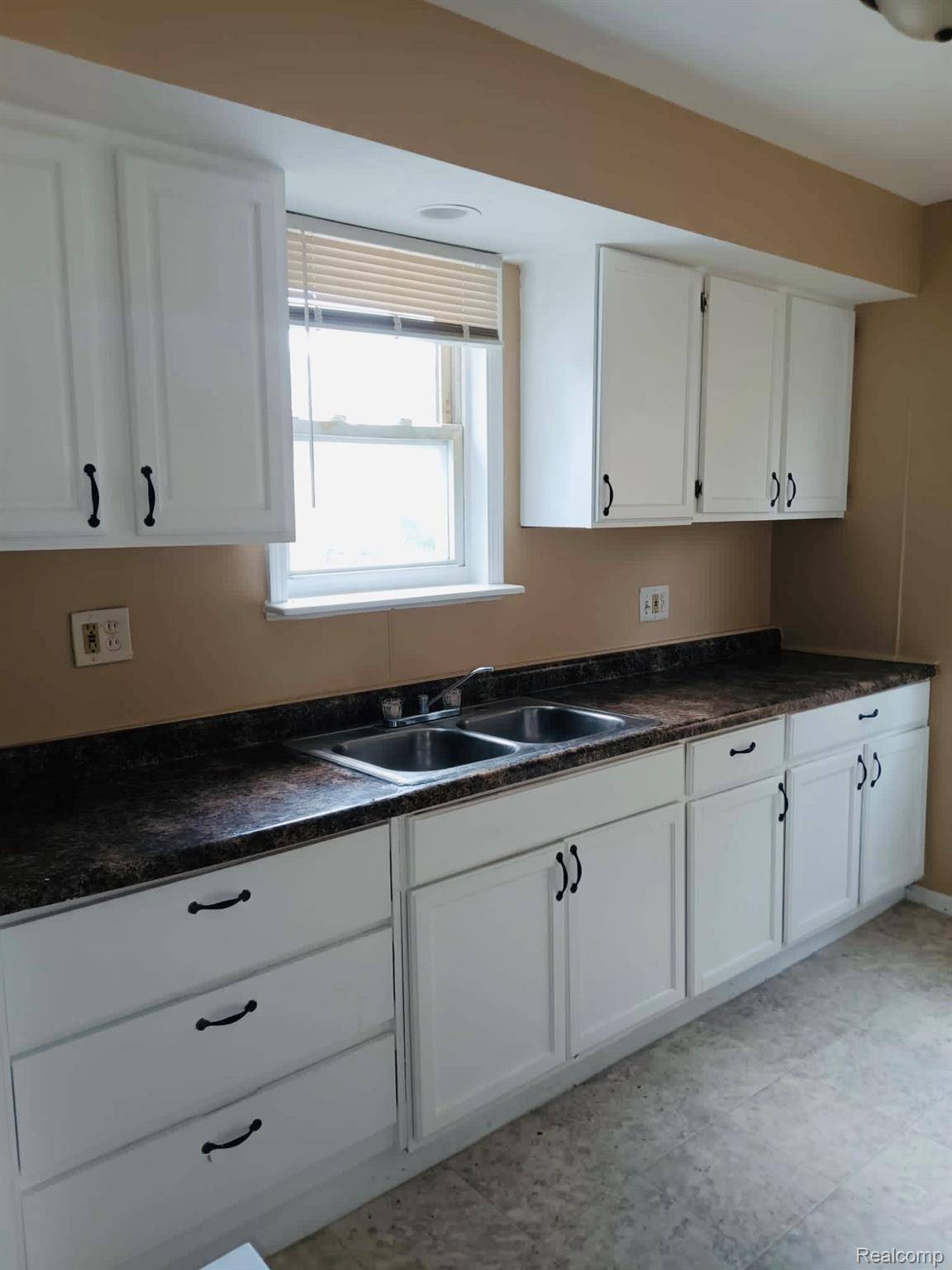 Detroit, MI 48205,16069 Liberal ST