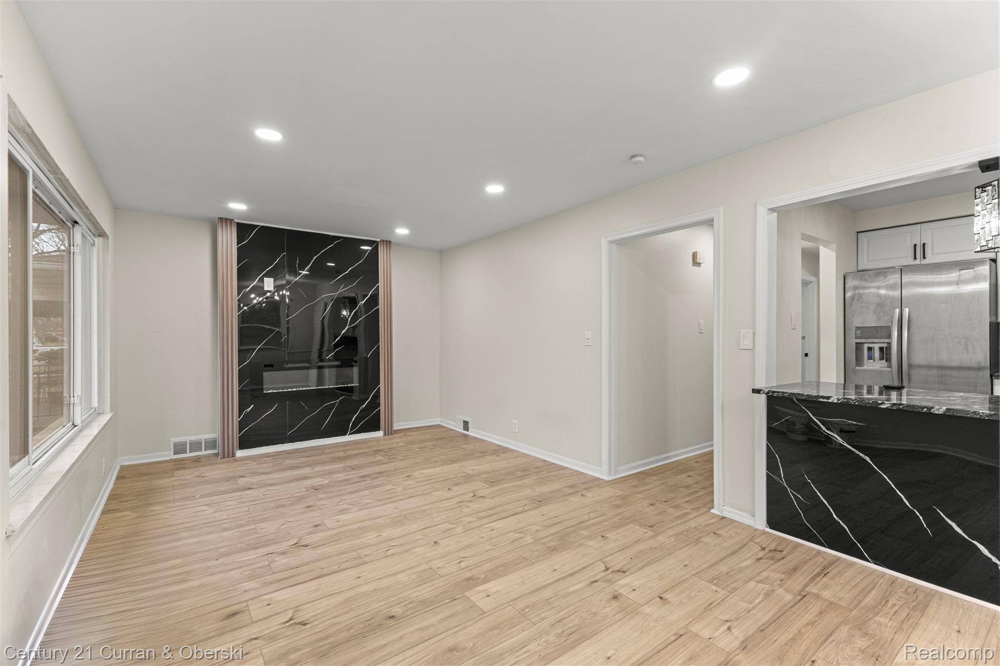 Dearborn Heights, MI 48125,24084 Currier ST