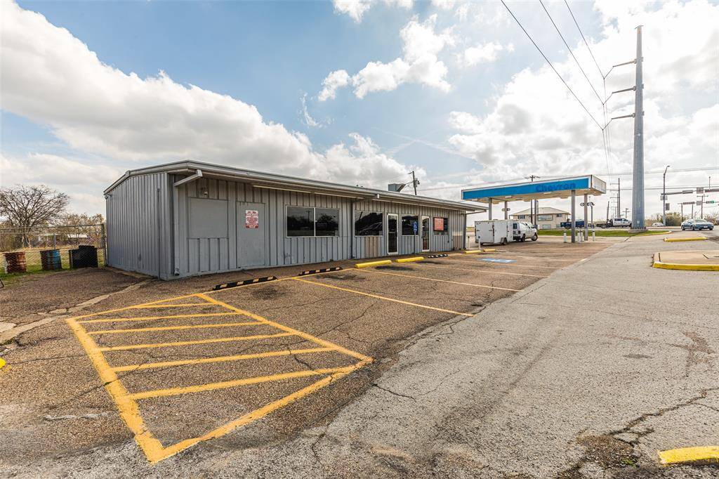 Hewitt, TX 76643,607 N Old Temple Road