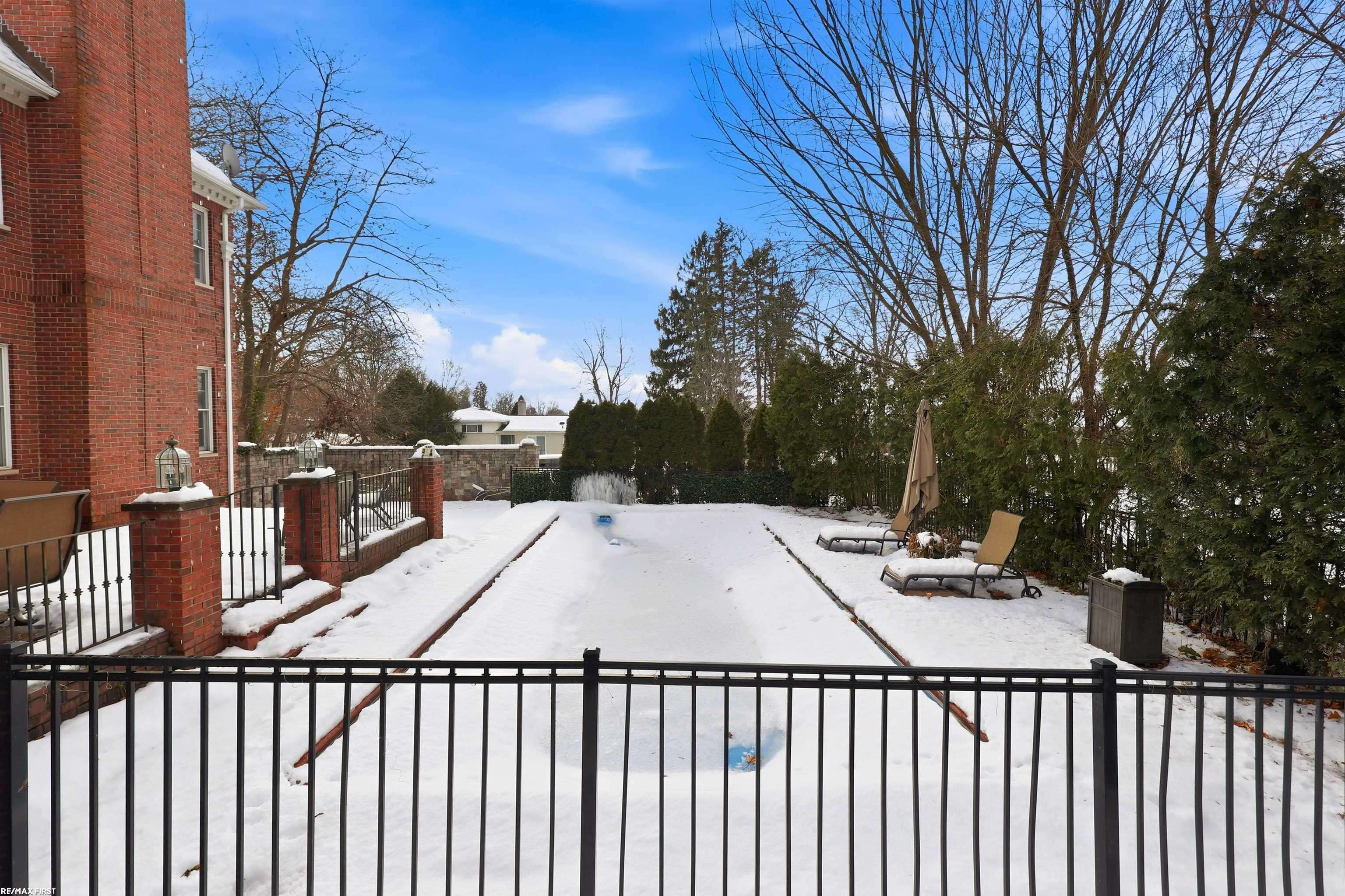 Bloomfield Hills, MI 48301,6580 Red Maple LN