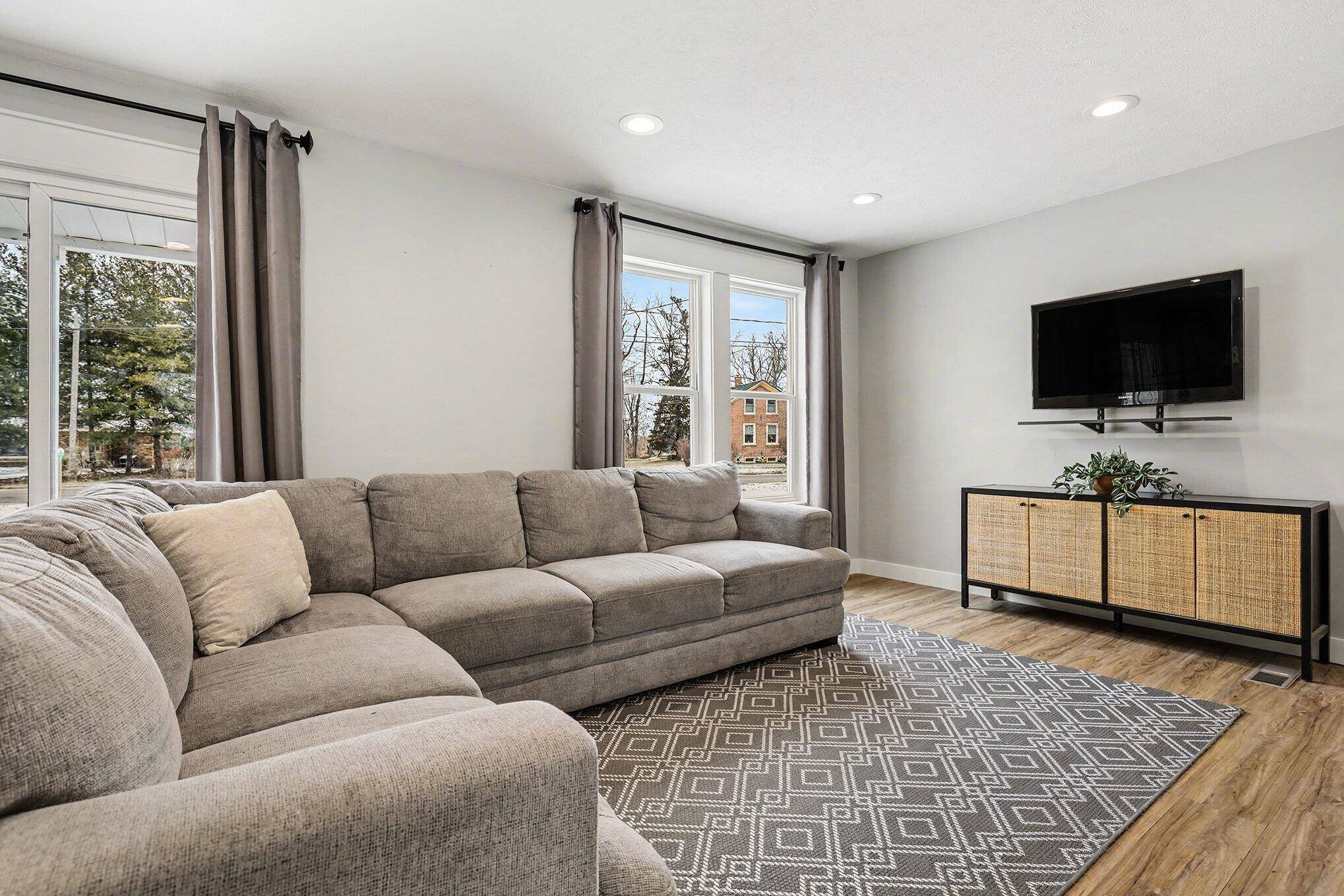 Holland, MI 49423,880 Paw Paw DR