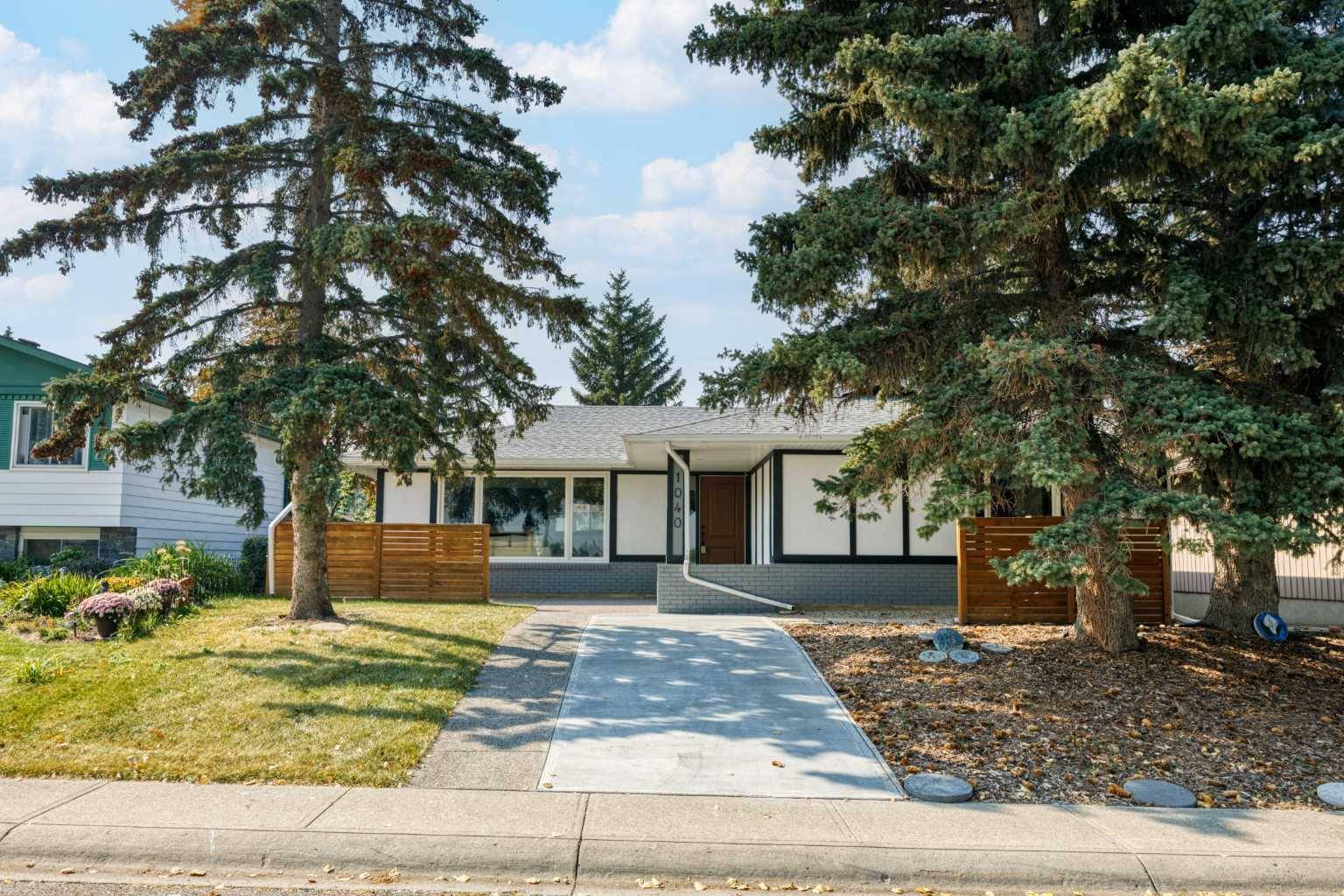 Calgary, AB T2J 3K2,1040 Lake Ontario DR SE