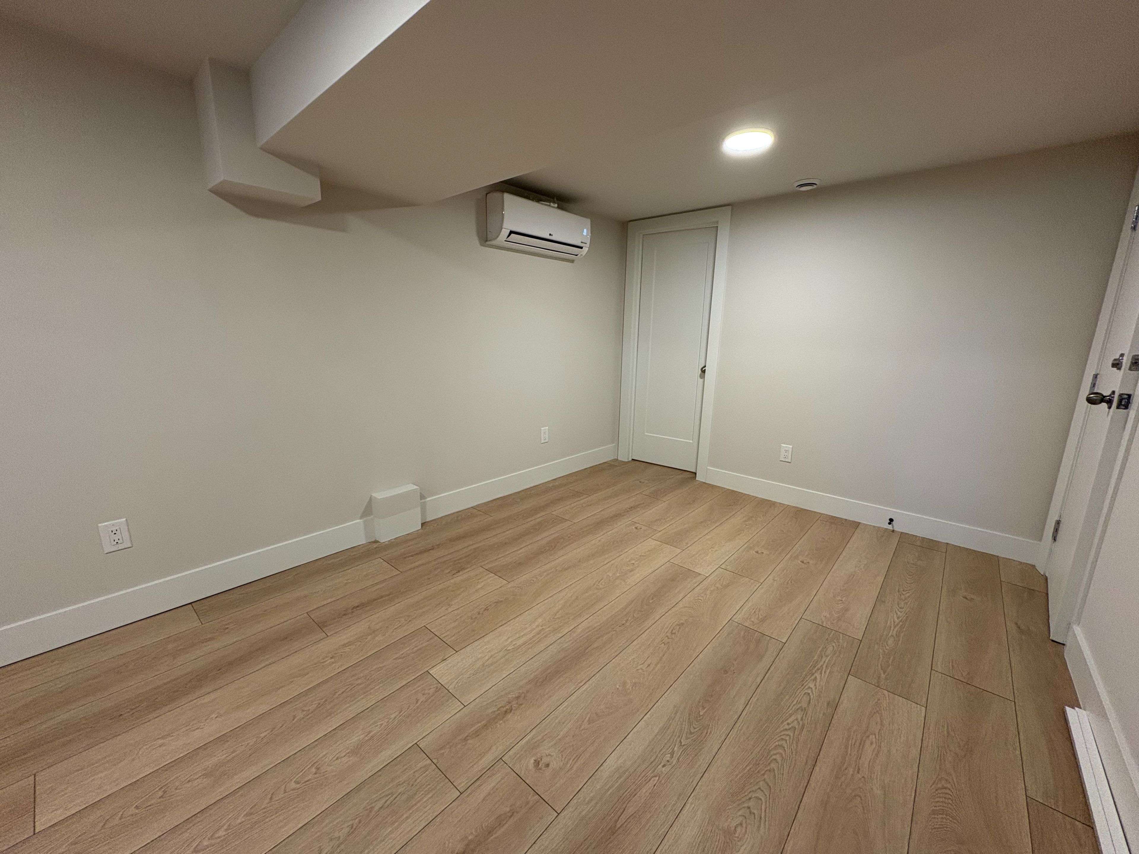 Toronto C06, ON M3H 2H4,113 Almore AVE #L1