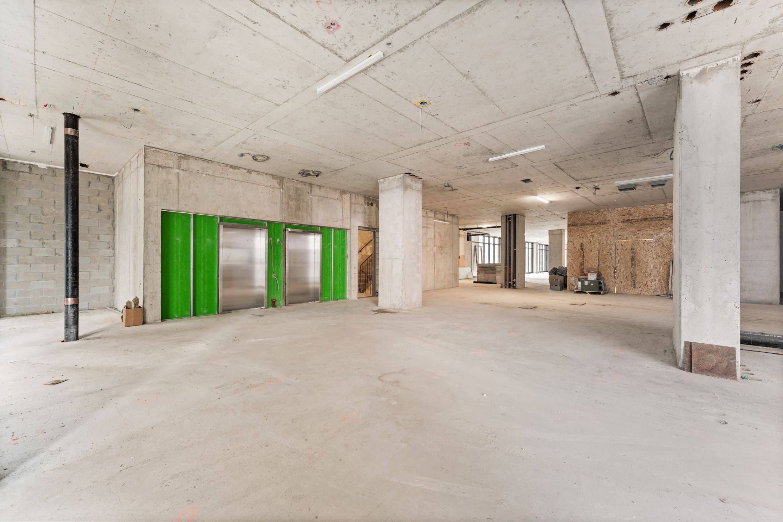 Toronto C10, ON M4S 3A6,2161 Yonge ST #2 Floors