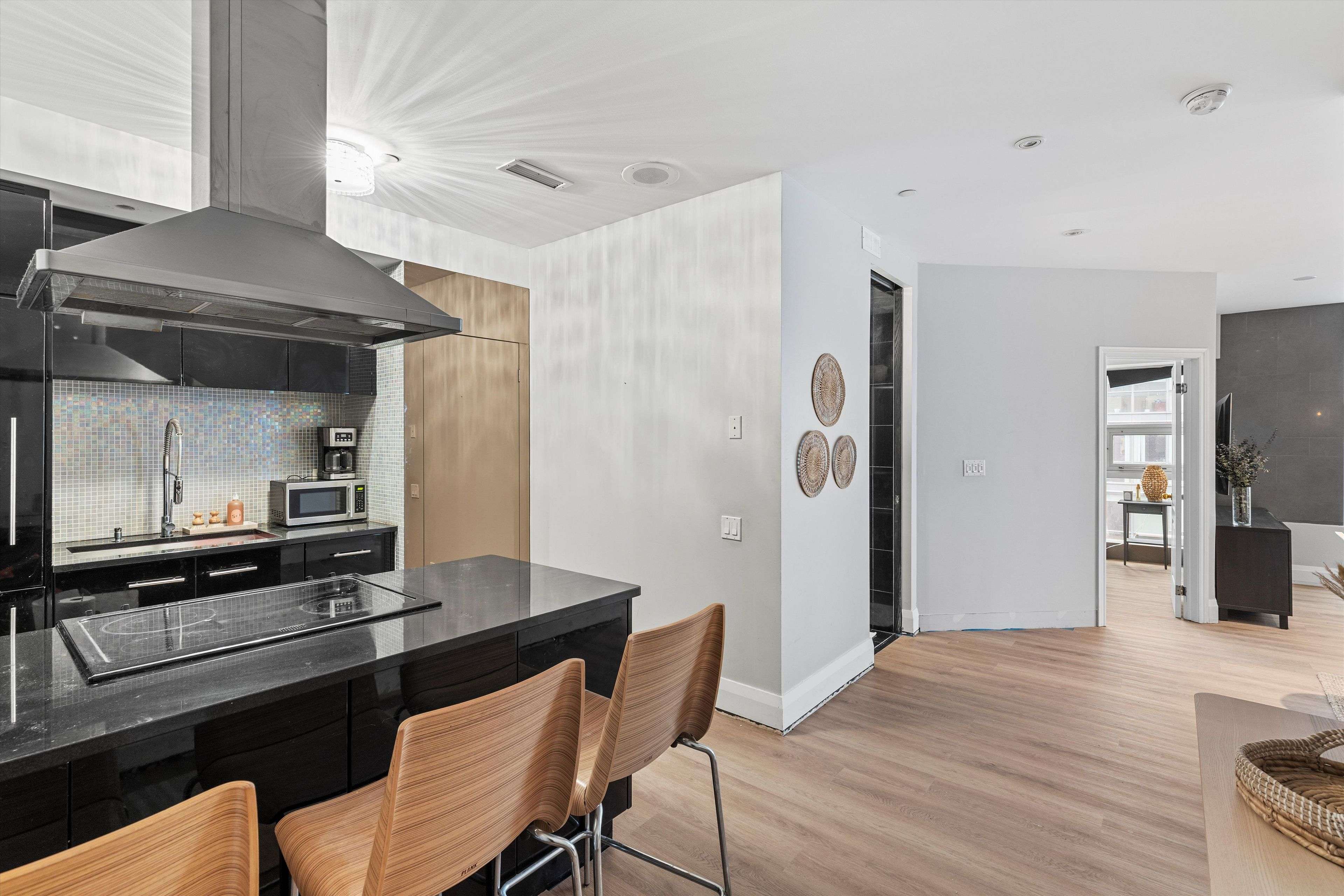 Toronto C01, ON M5V 3G8,393 King ST W #1201