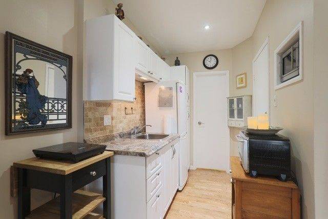 Toronto E01, ON M4L 2X7,1 Hiawatha RD #Main Level Studio