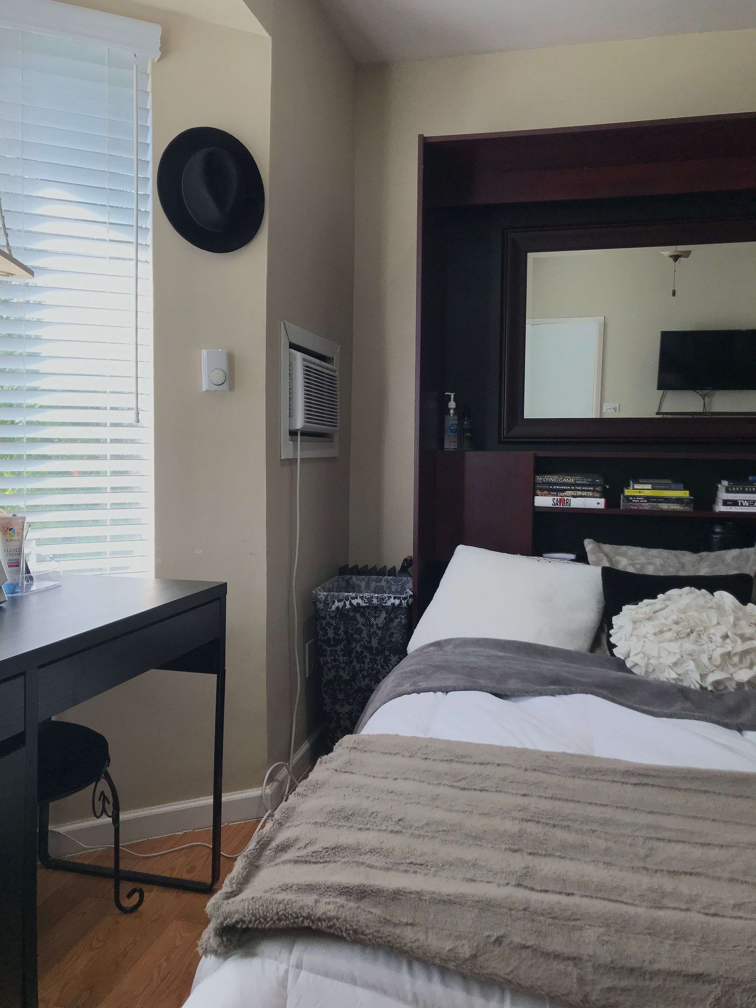 Toronto E01, ON M4L 2X7,1 Hiawatha RD #Main Level Studio