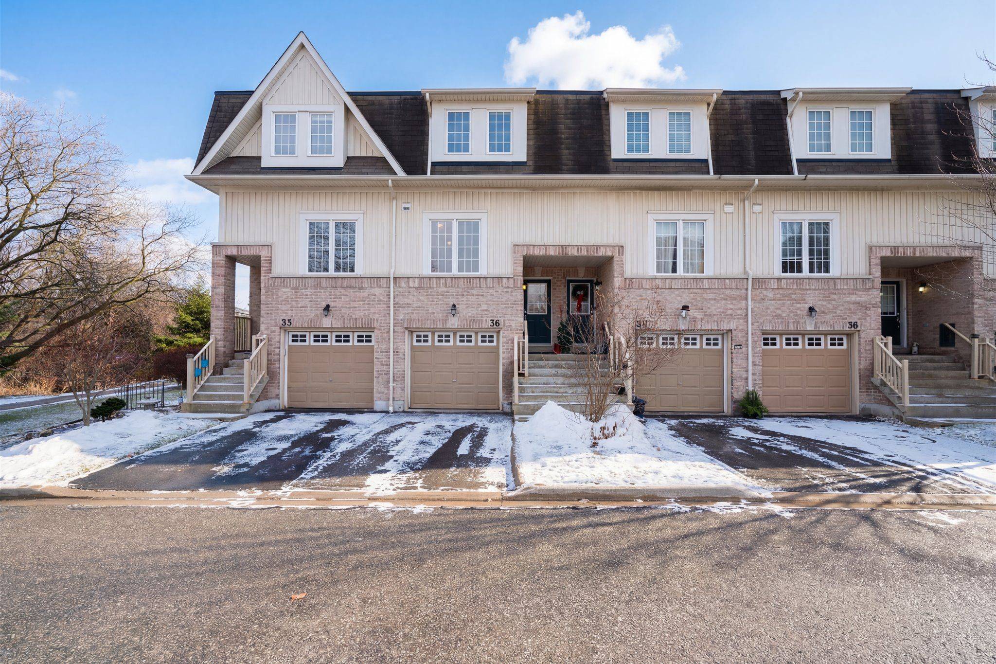 Pickering, ON L1V 7K5,735 Sheppard AVE W #36